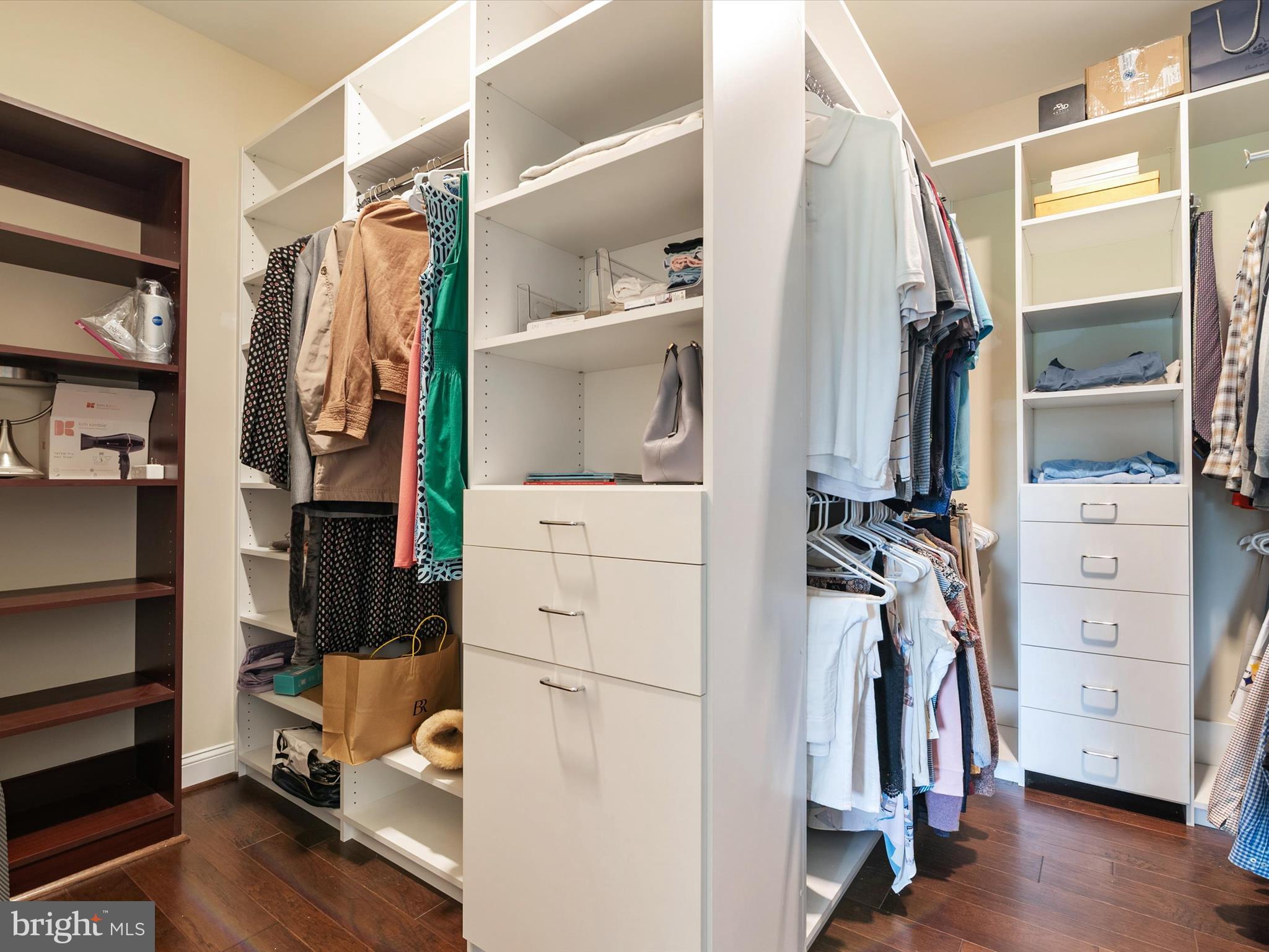 TWIN PONDS - Residential