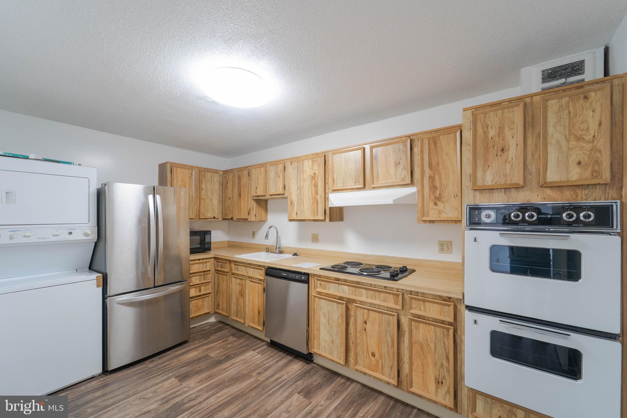 ROTONDA - Residential Lease