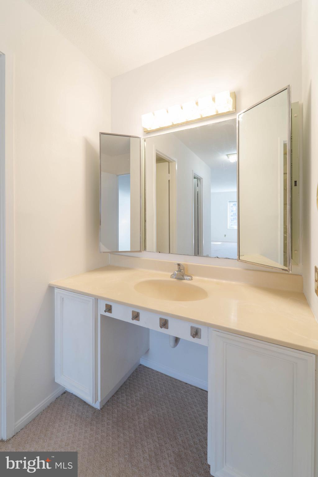 ROTONDA - Residential Lease