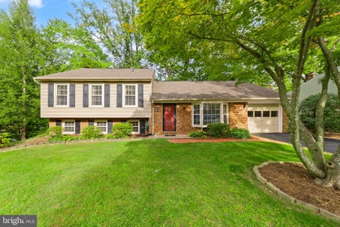 Photo of 15887 Cliffbrook Court, DUMFRIES, VA 22025 (MLS # VAPW2131078)