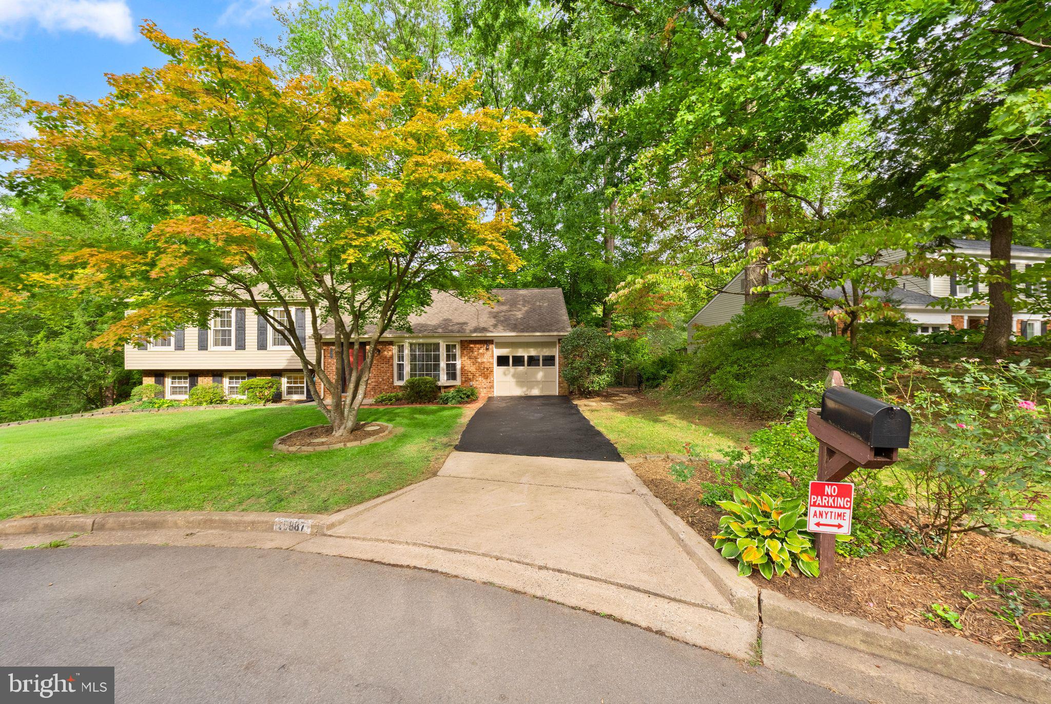 15887 CLIFFBROOK COURT