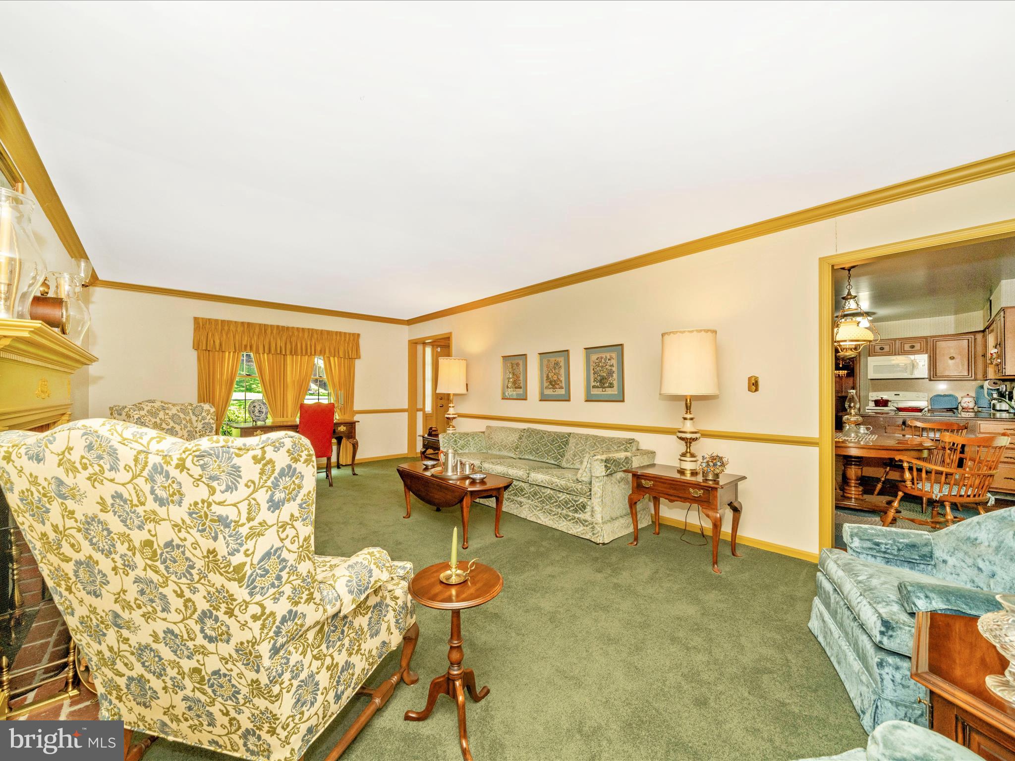 4 BURR OAK COURT