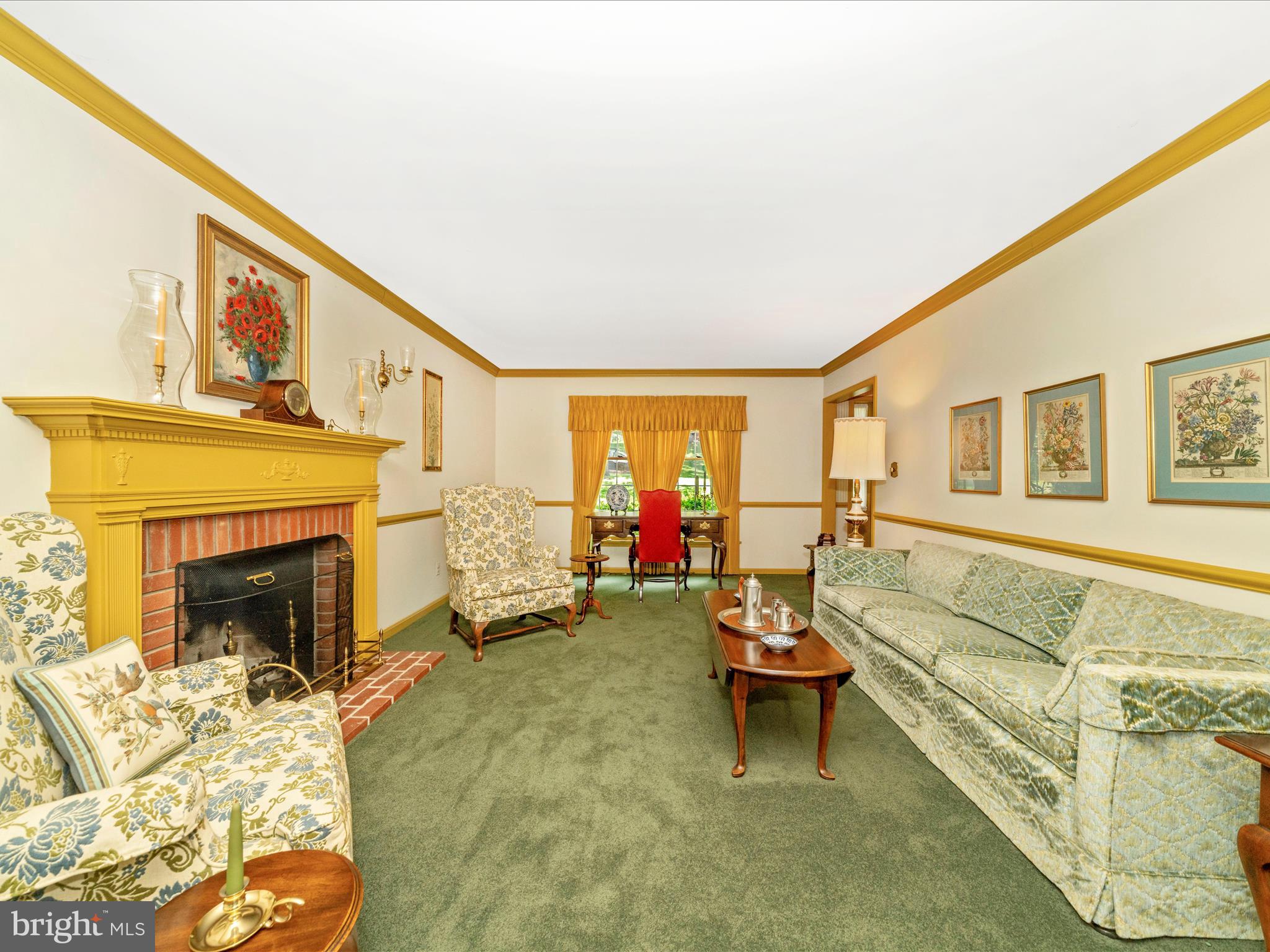 4 BURR OAK COURT