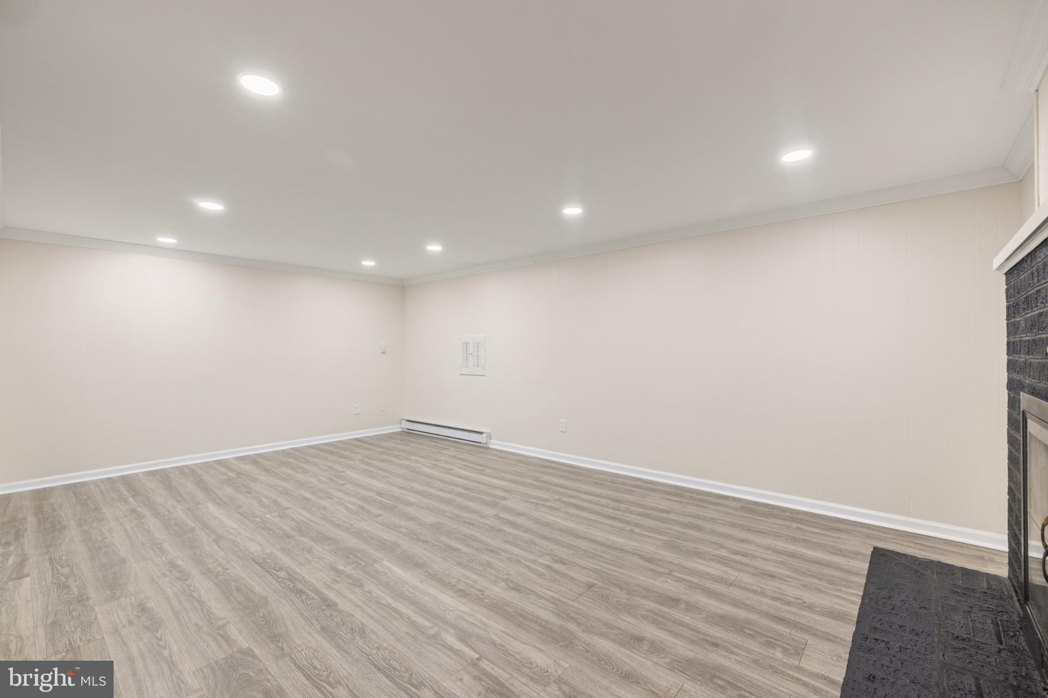 COLLEGE ESTATES - Residential