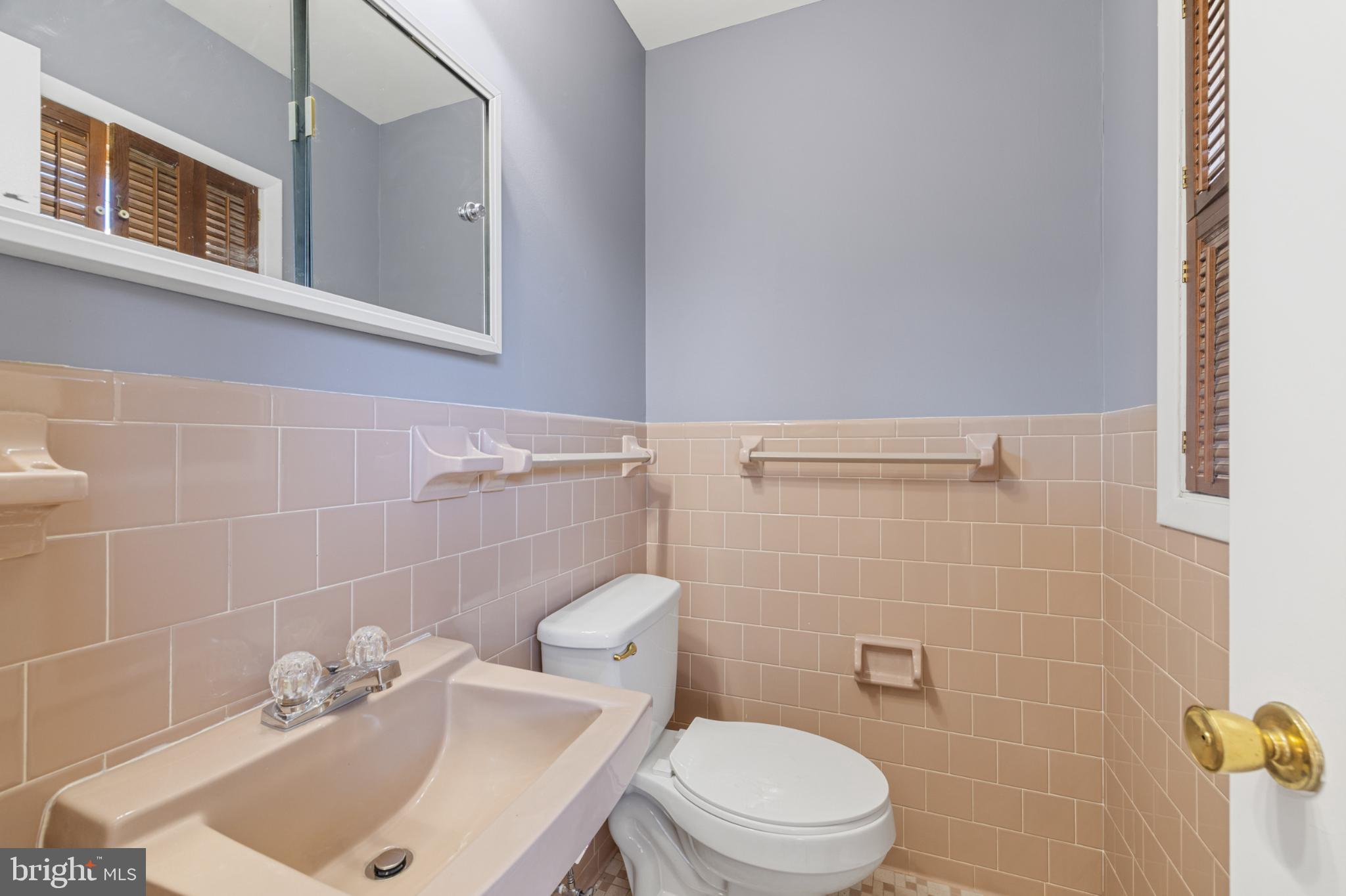 COLLEGE ESTATES - Residential