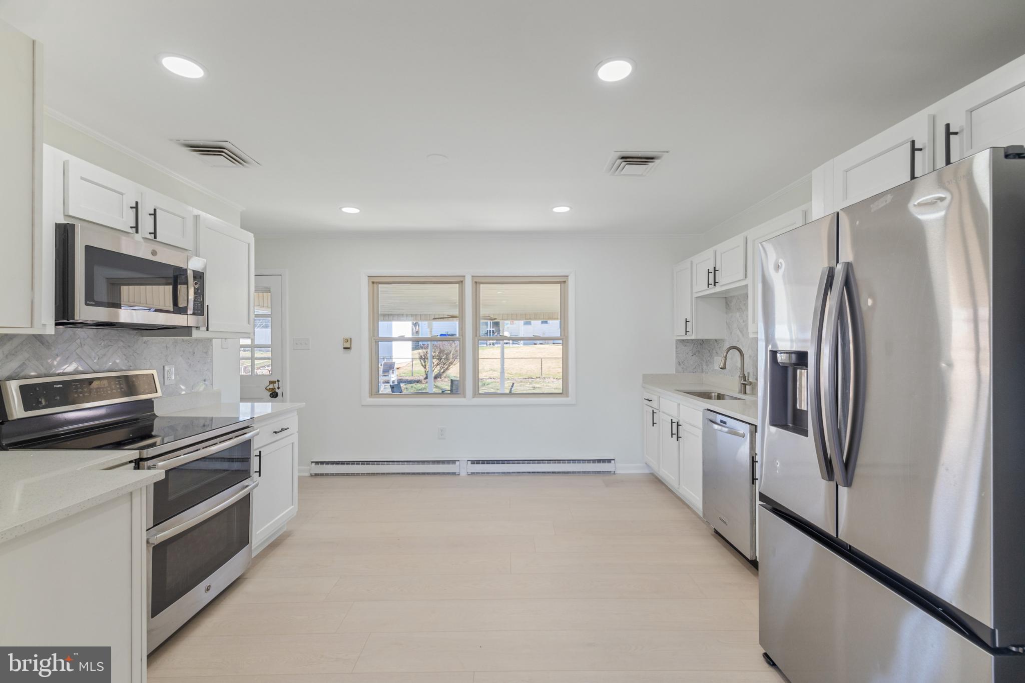 COLLEGE ESTATES - Residential