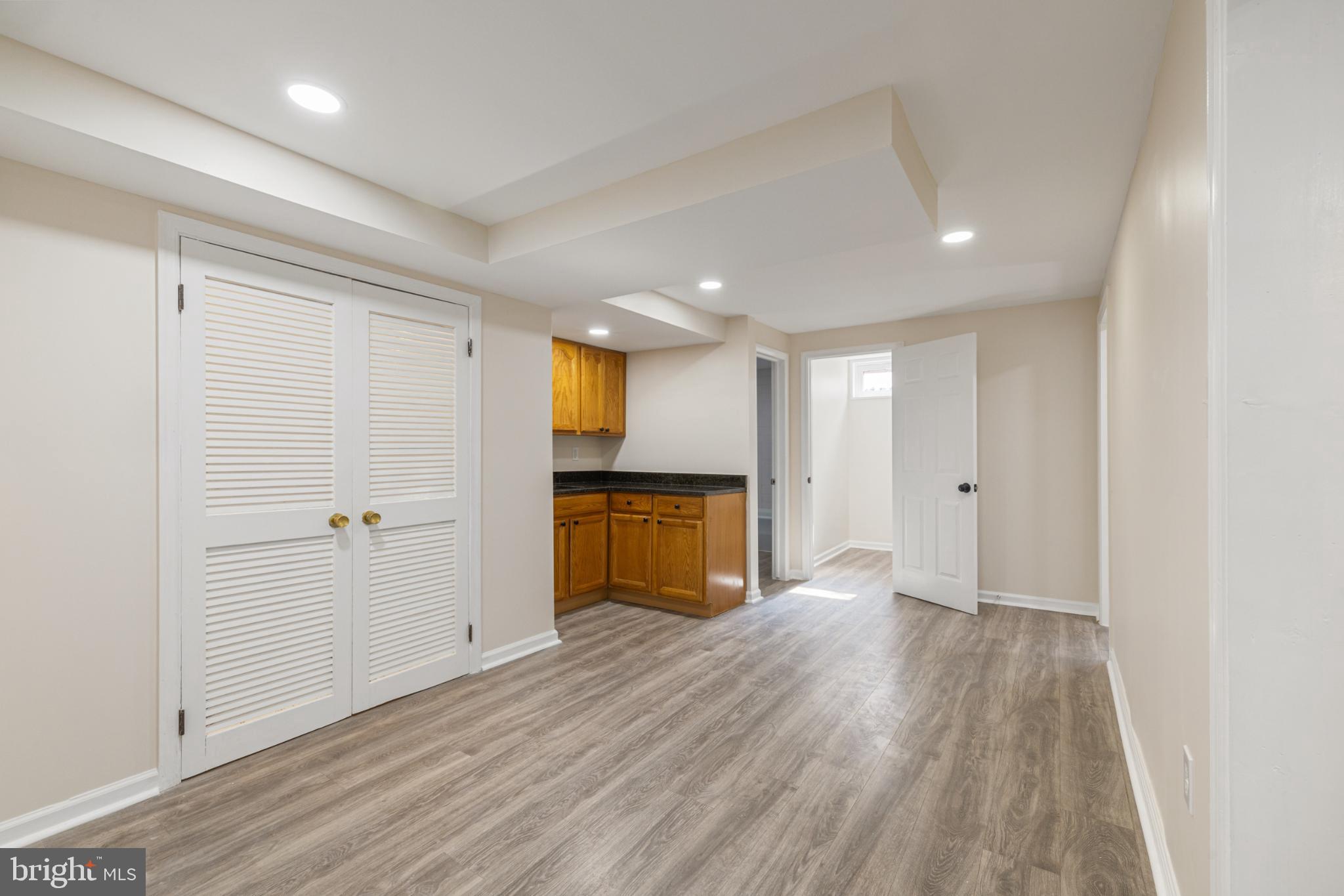 COLLEGE ESTATES - Residential