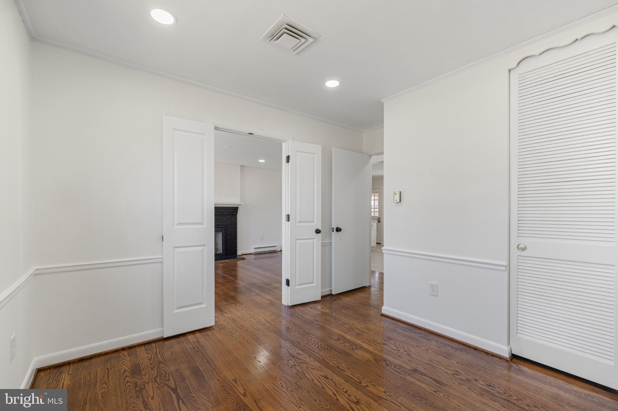 COLLEGE ESTATES - Residential