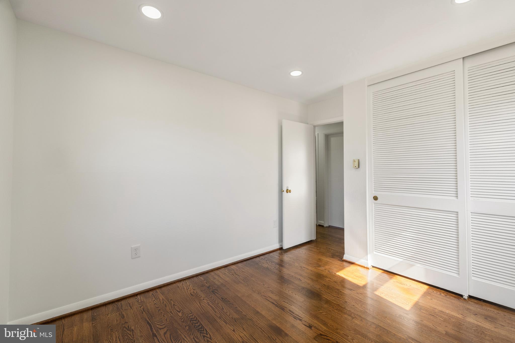 COLLEGE ESTATES - Residential