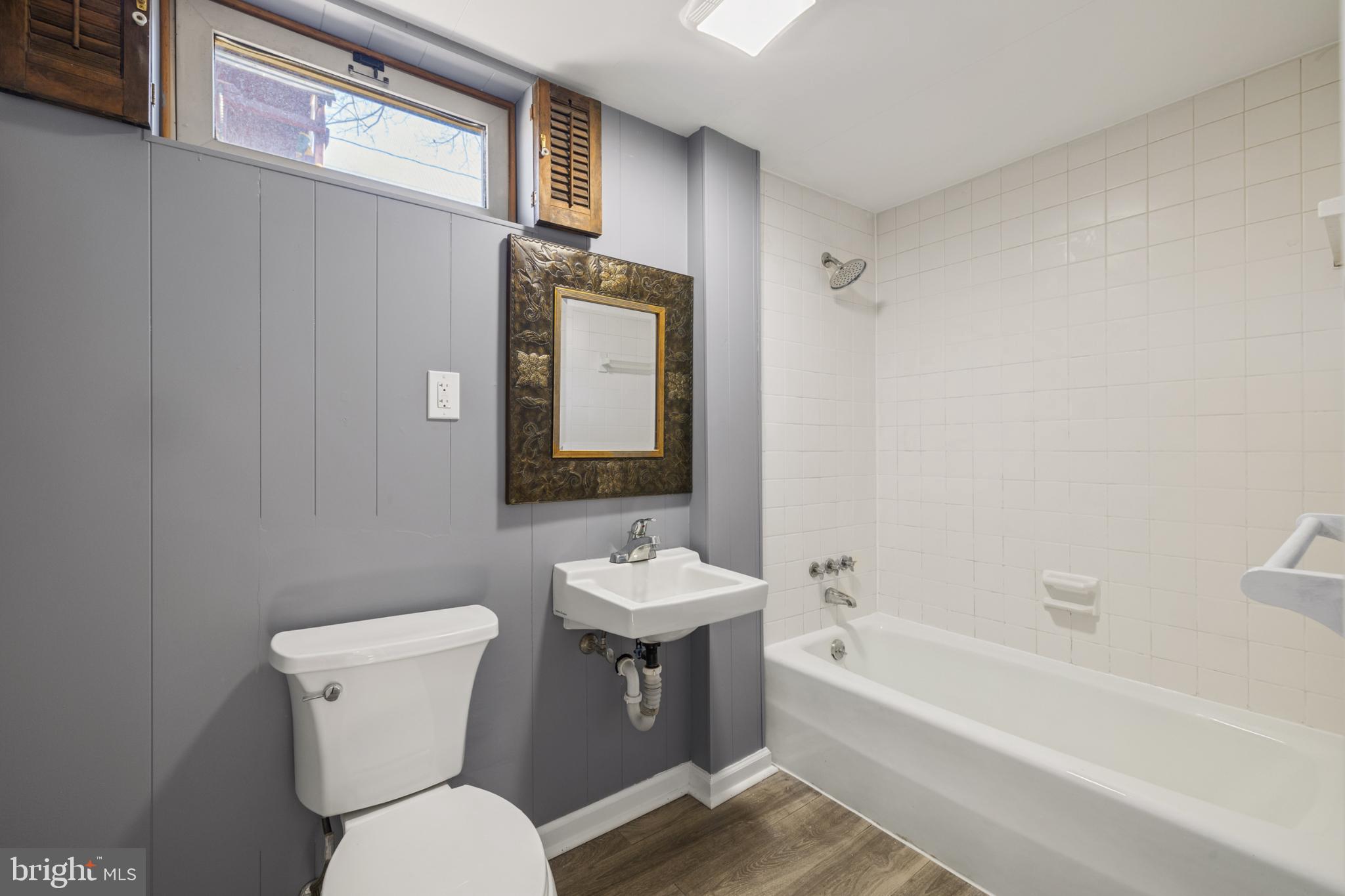 COLLEGE ESTATES - Residential