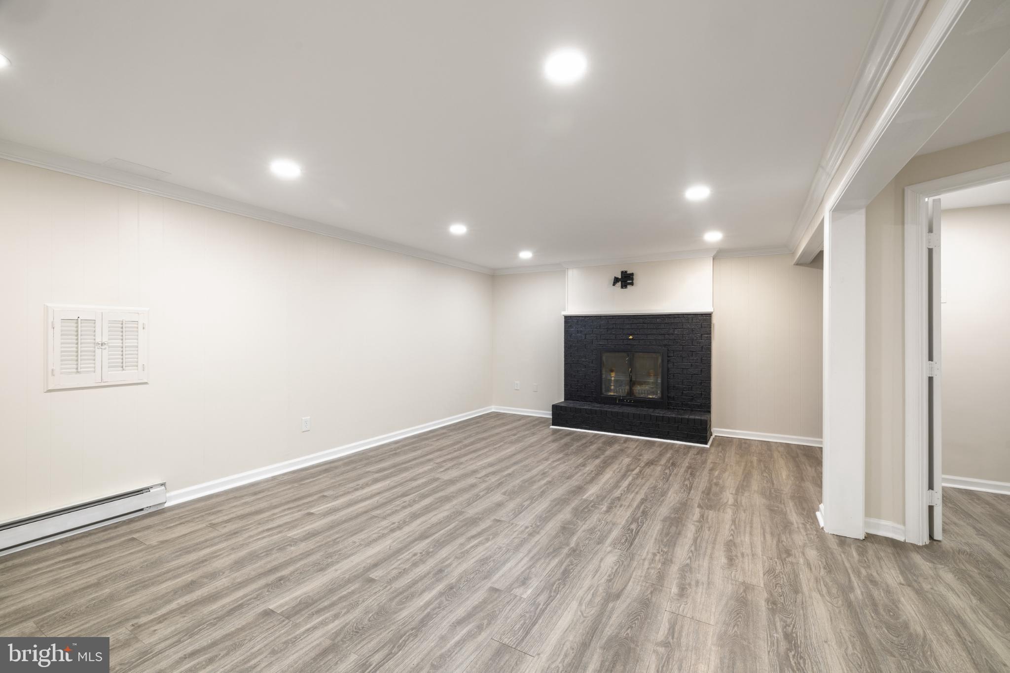 COLLEGE ESTATES - Residential