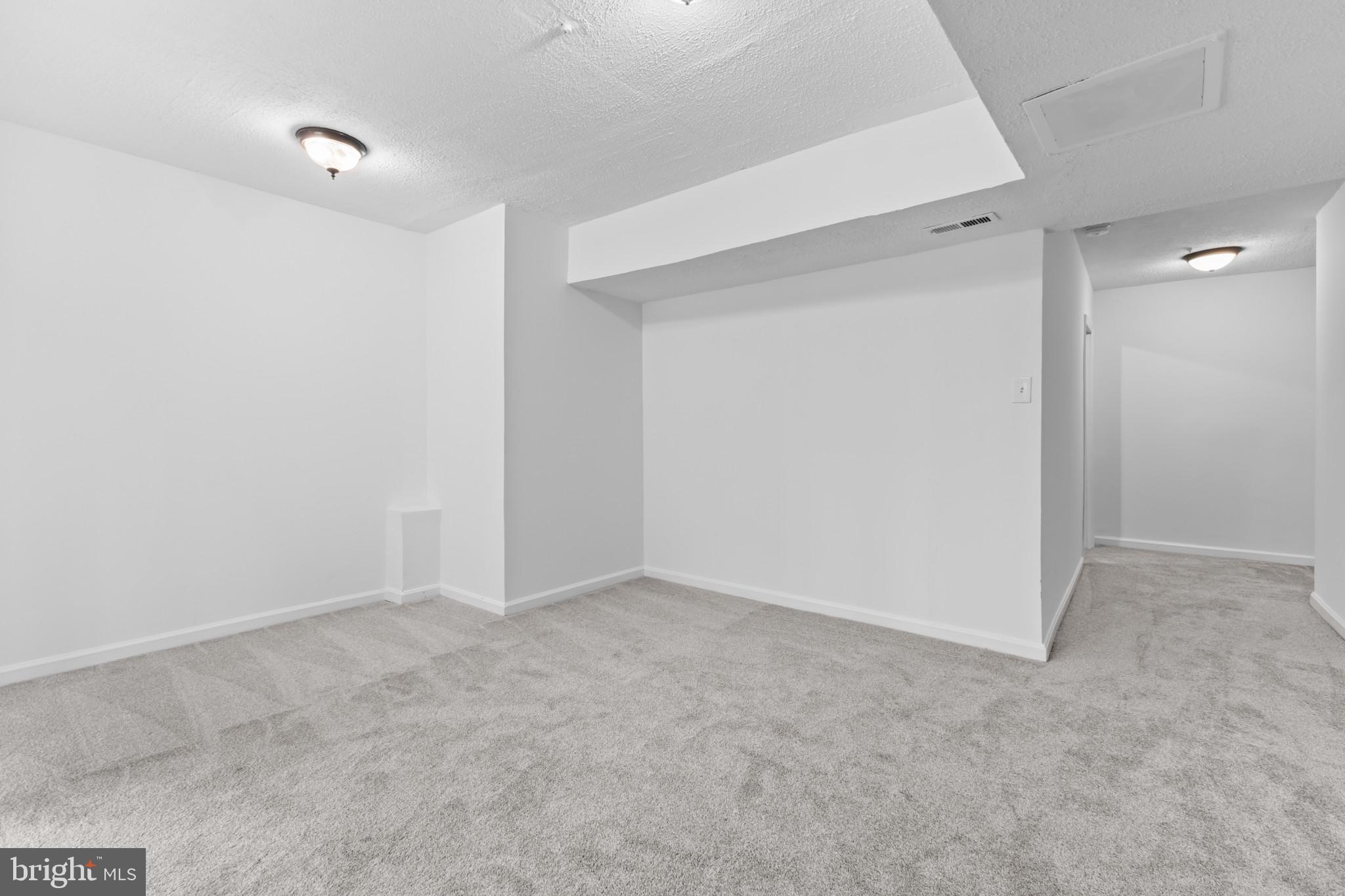 KINGS GRANT - Residential