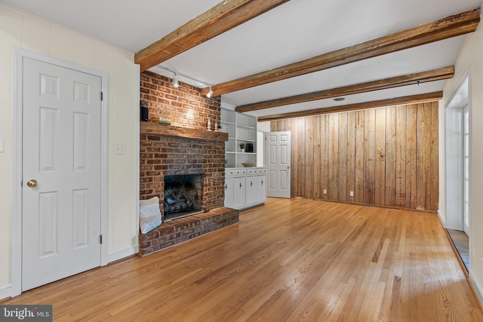 BRIGHTWOOD ACRES - Residential Lease