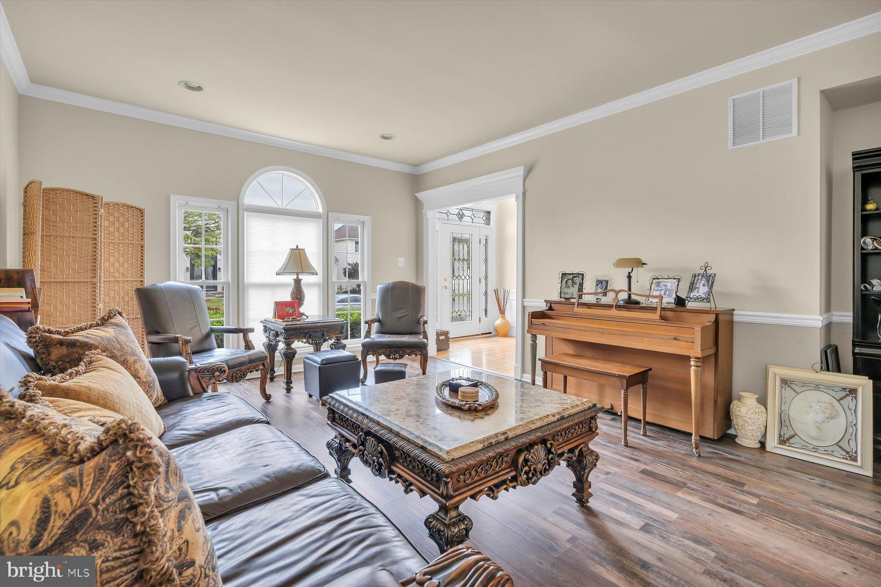 413 W COUNTRY CLUB DRIVE