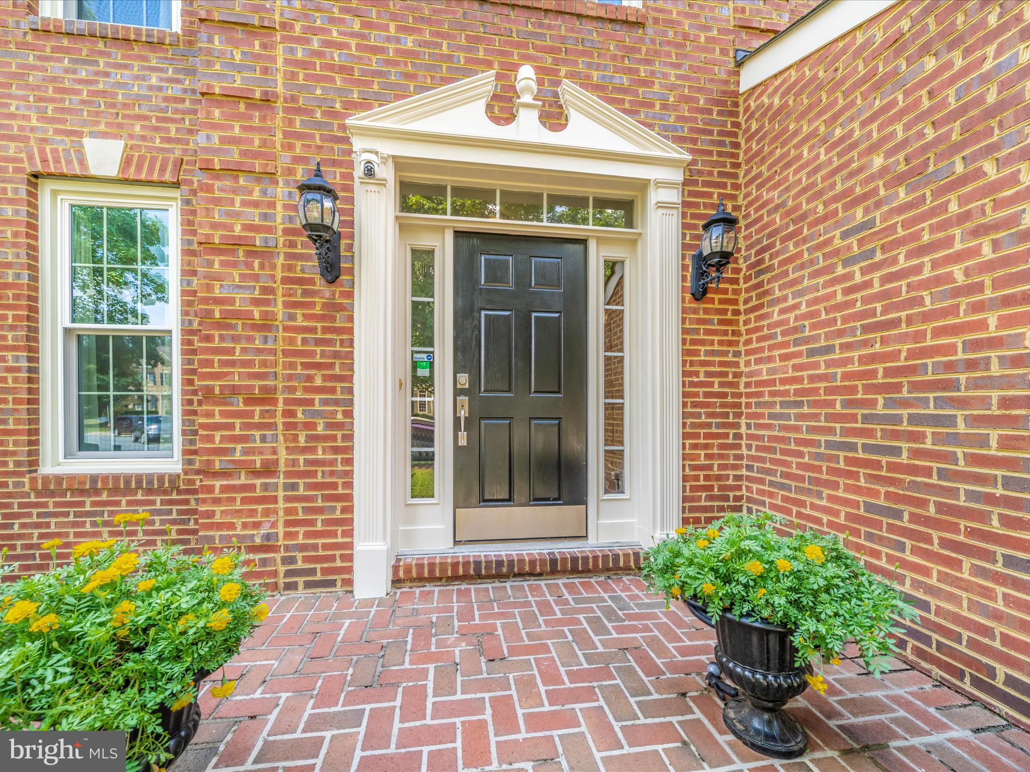 19025 SNOWBERRY COURT