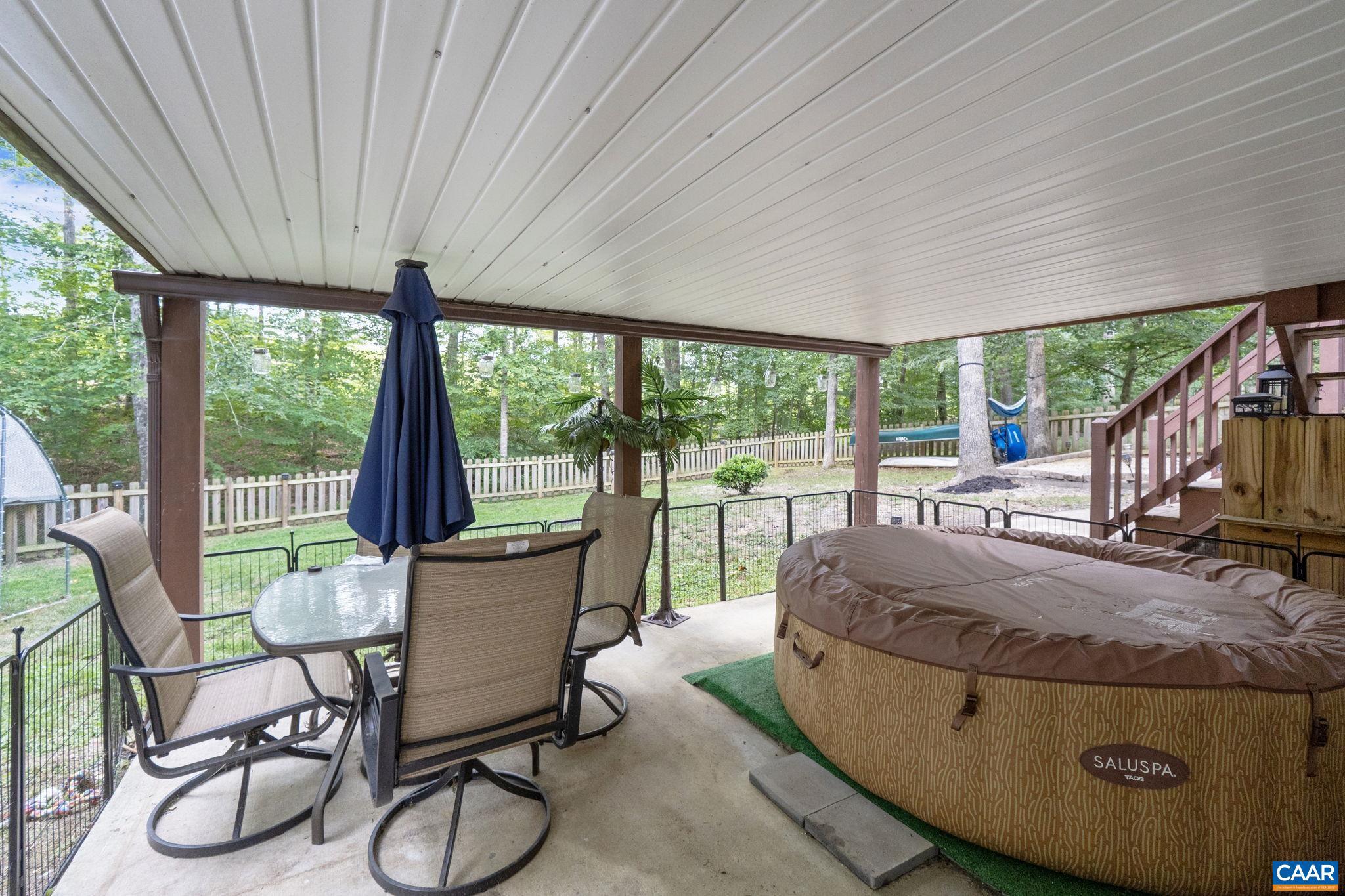 LAKE MONTICELLO - Residential