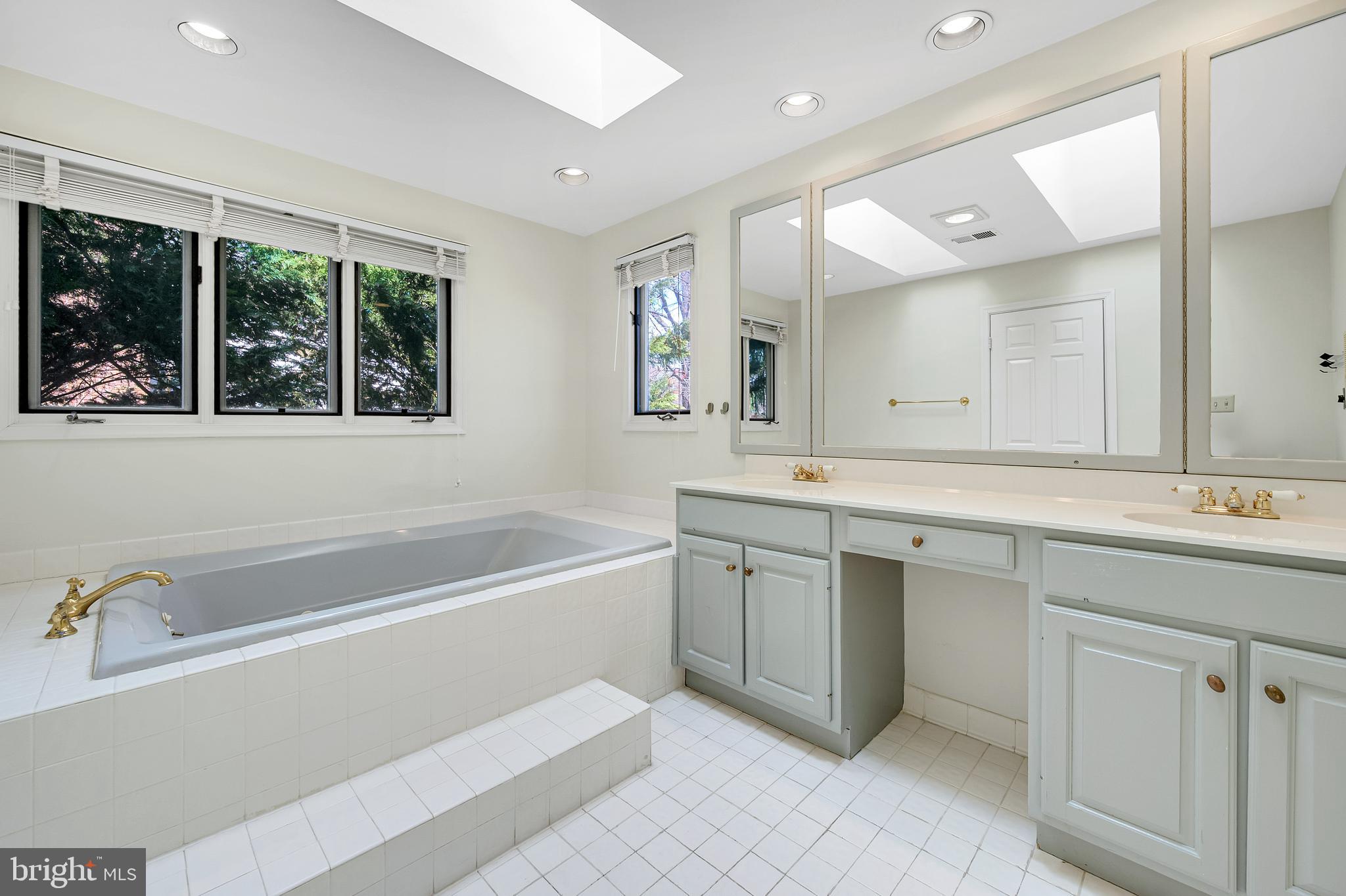 TIMBERLAWN - Residential