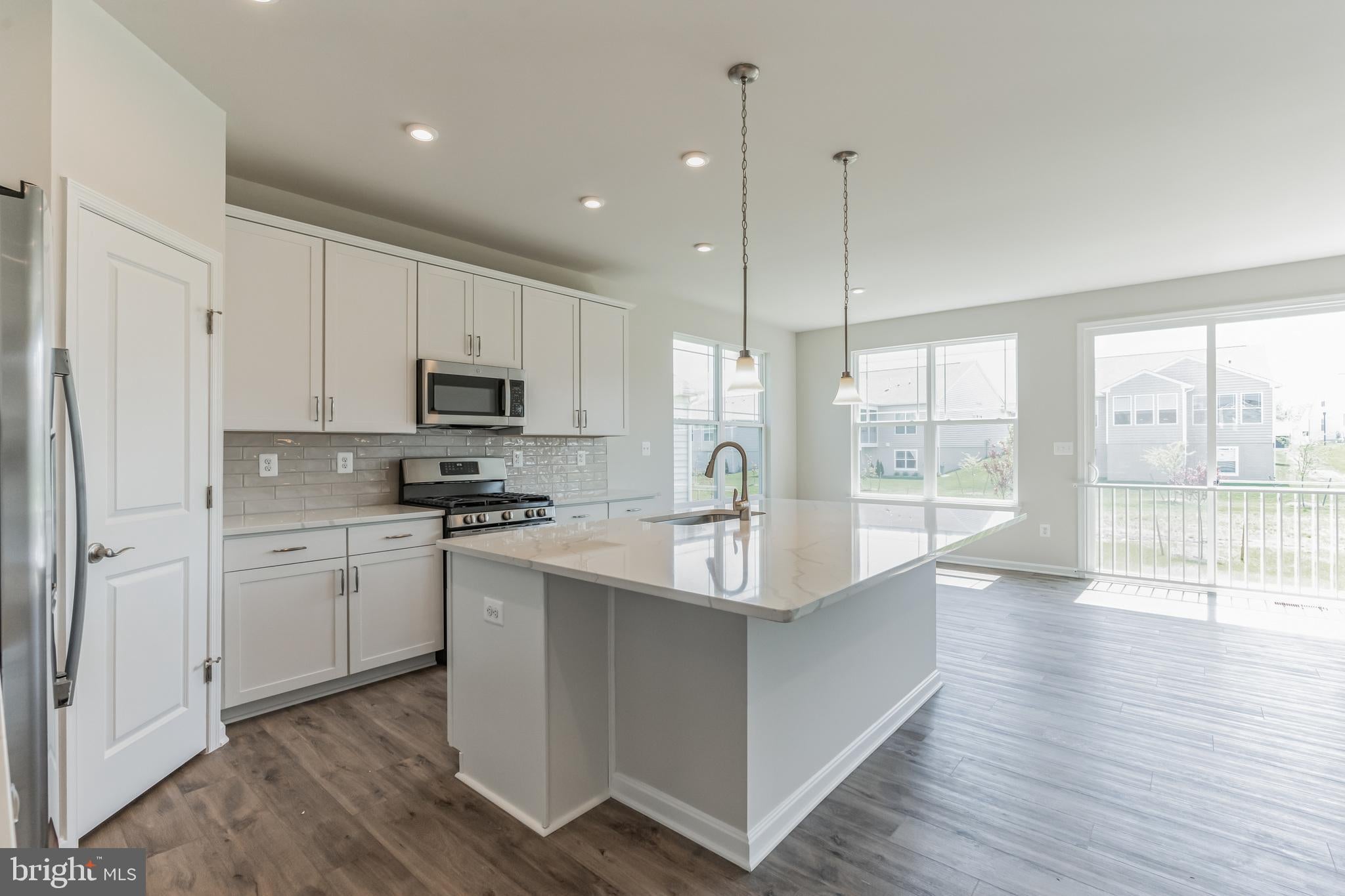 13 GOLDEN RAINTREE COURT