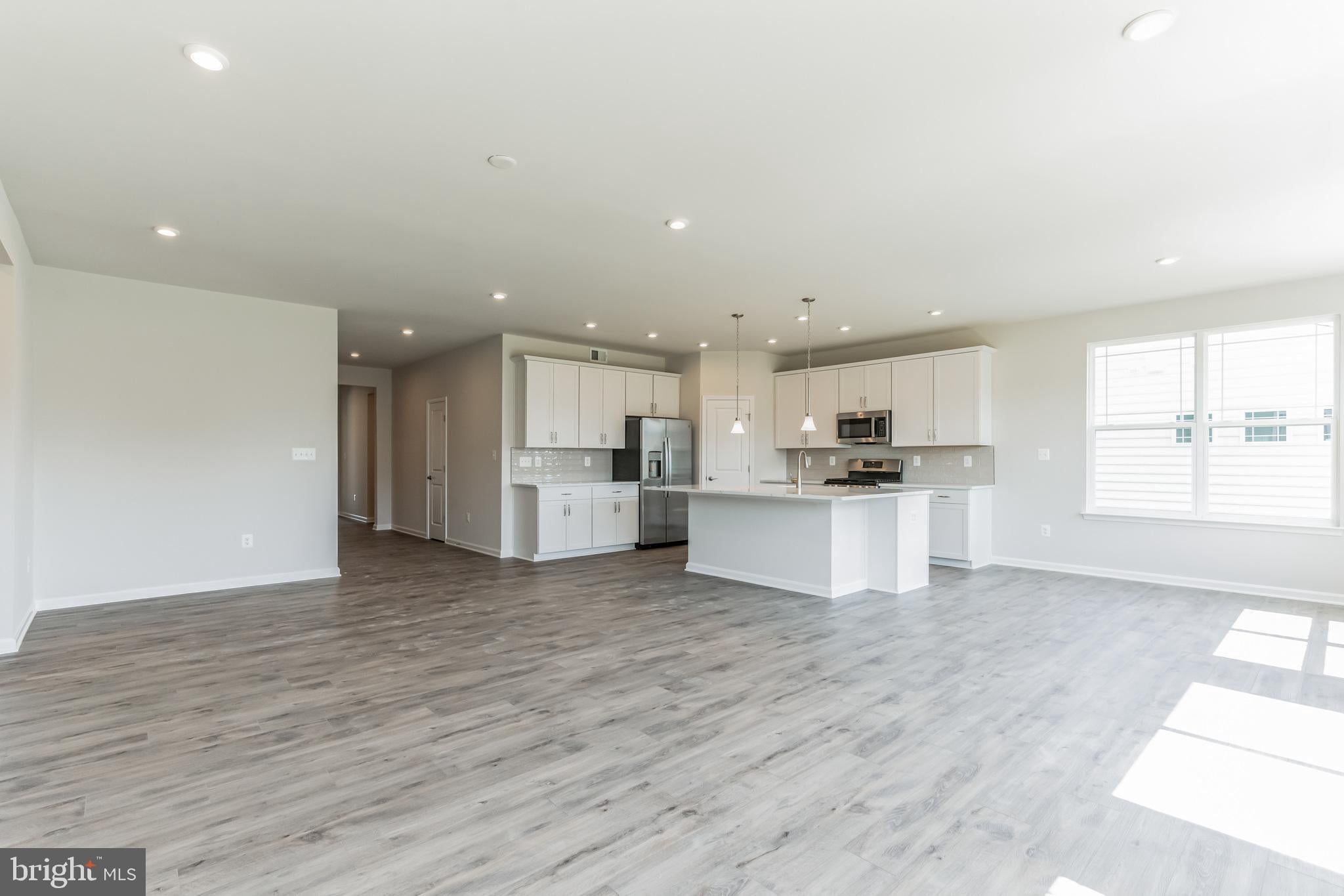 13 GOLDEN RAINTREE COURT