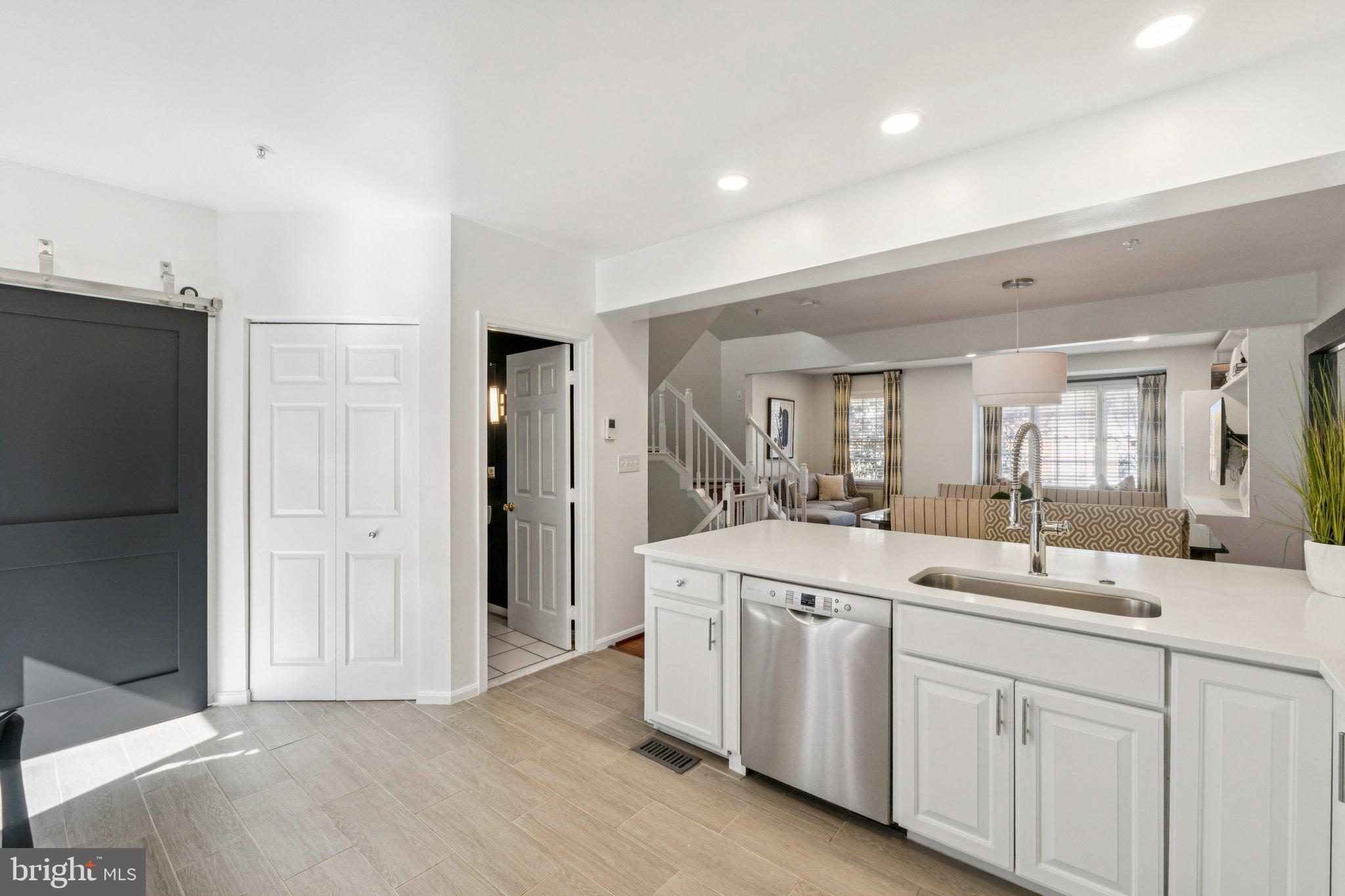 WHITLEY PARK CONDOMINIUM - Residential