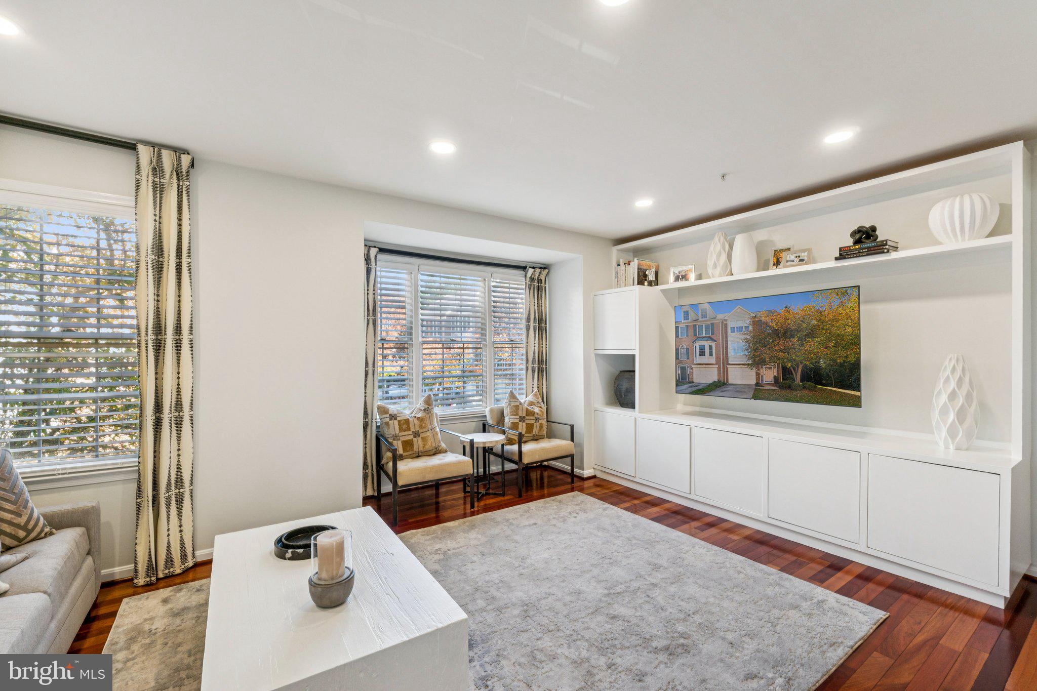 WHITLEY PARK CONDOMINIUM - Residential