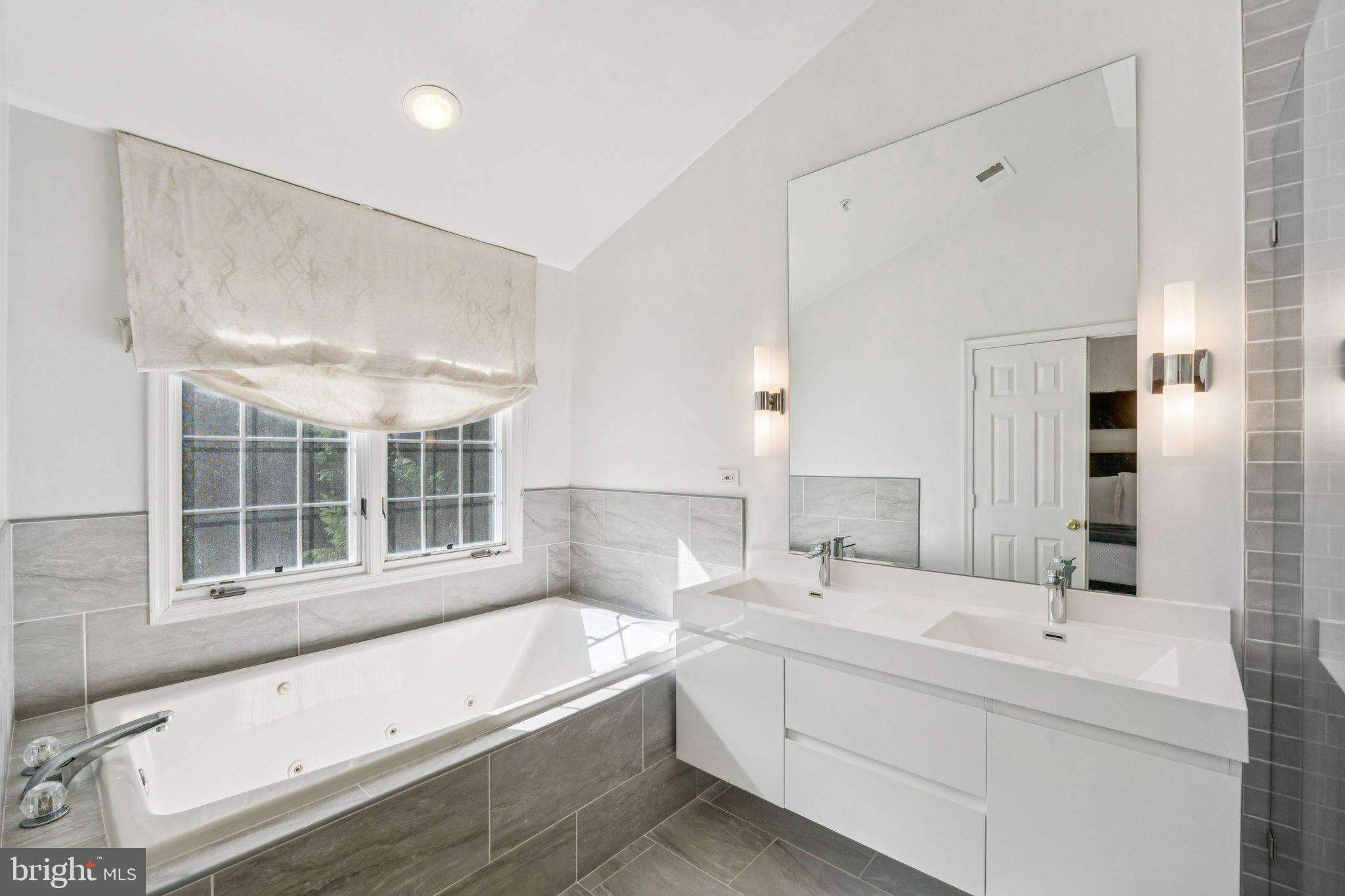 WHITLEY PARK CONDOMINIUM - Residential