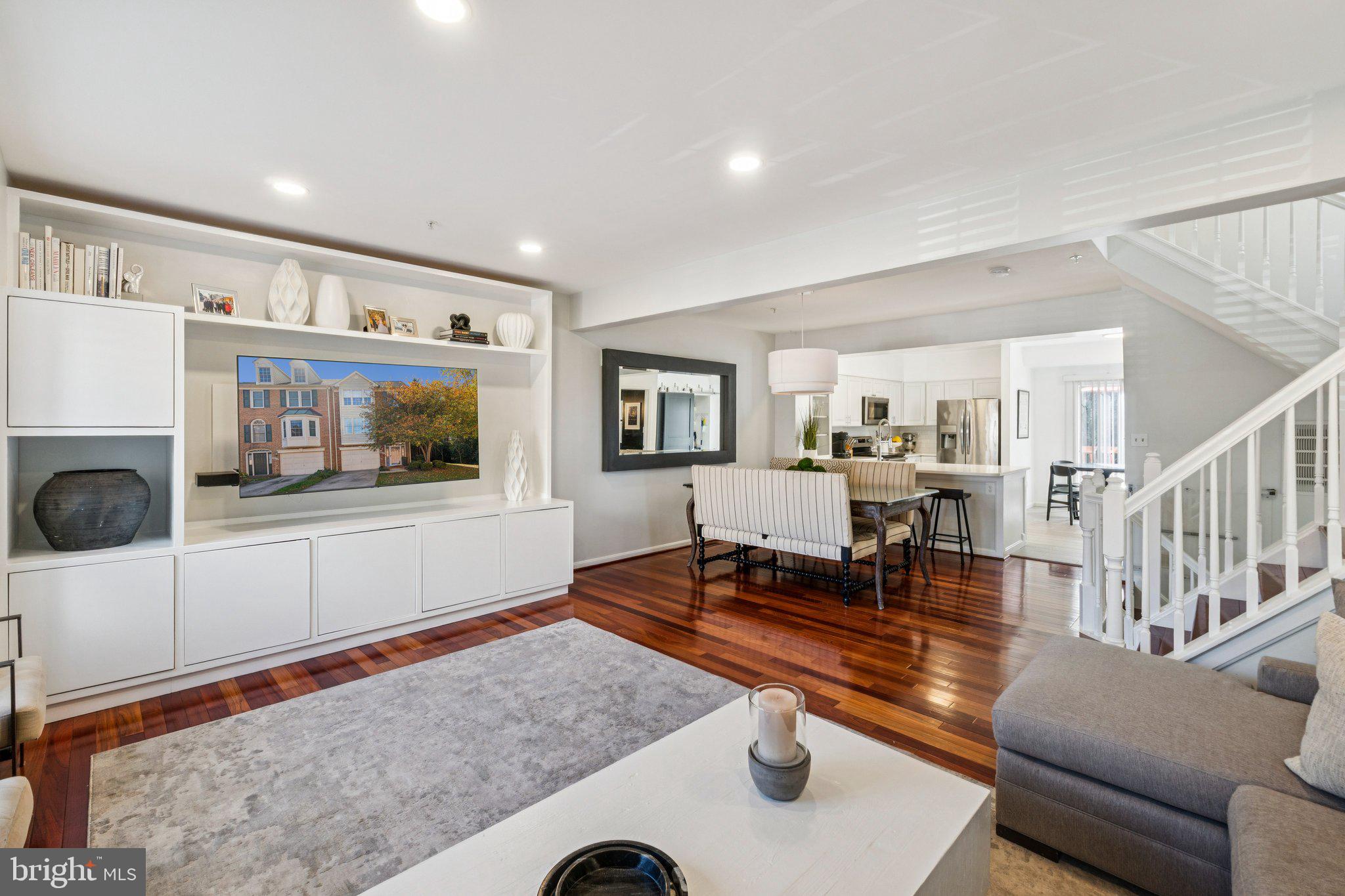 WHITLEY PARK CONDOMINIUM - Residential