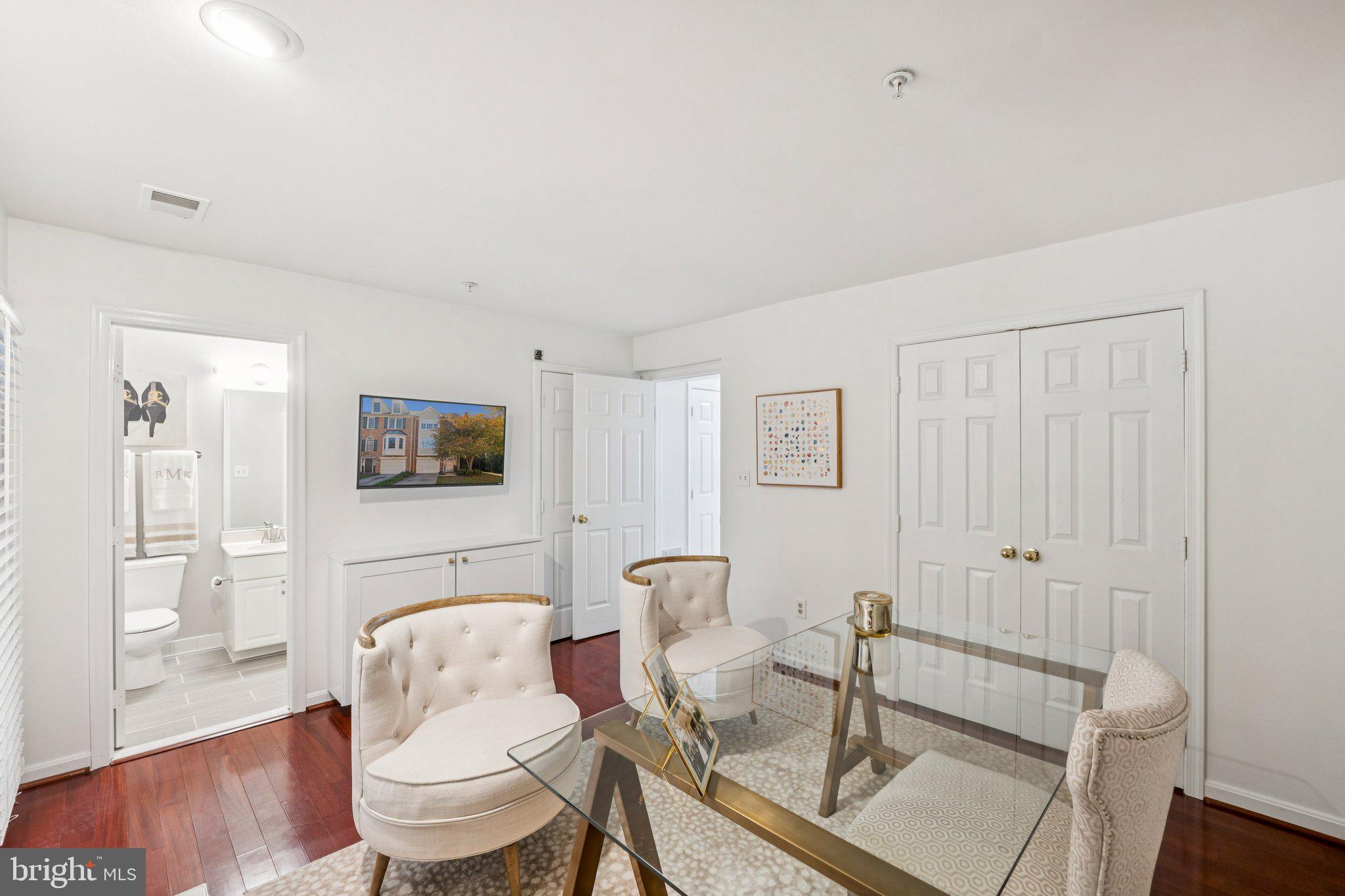 WHITLEY PARK CONDOMINIUM - Residential