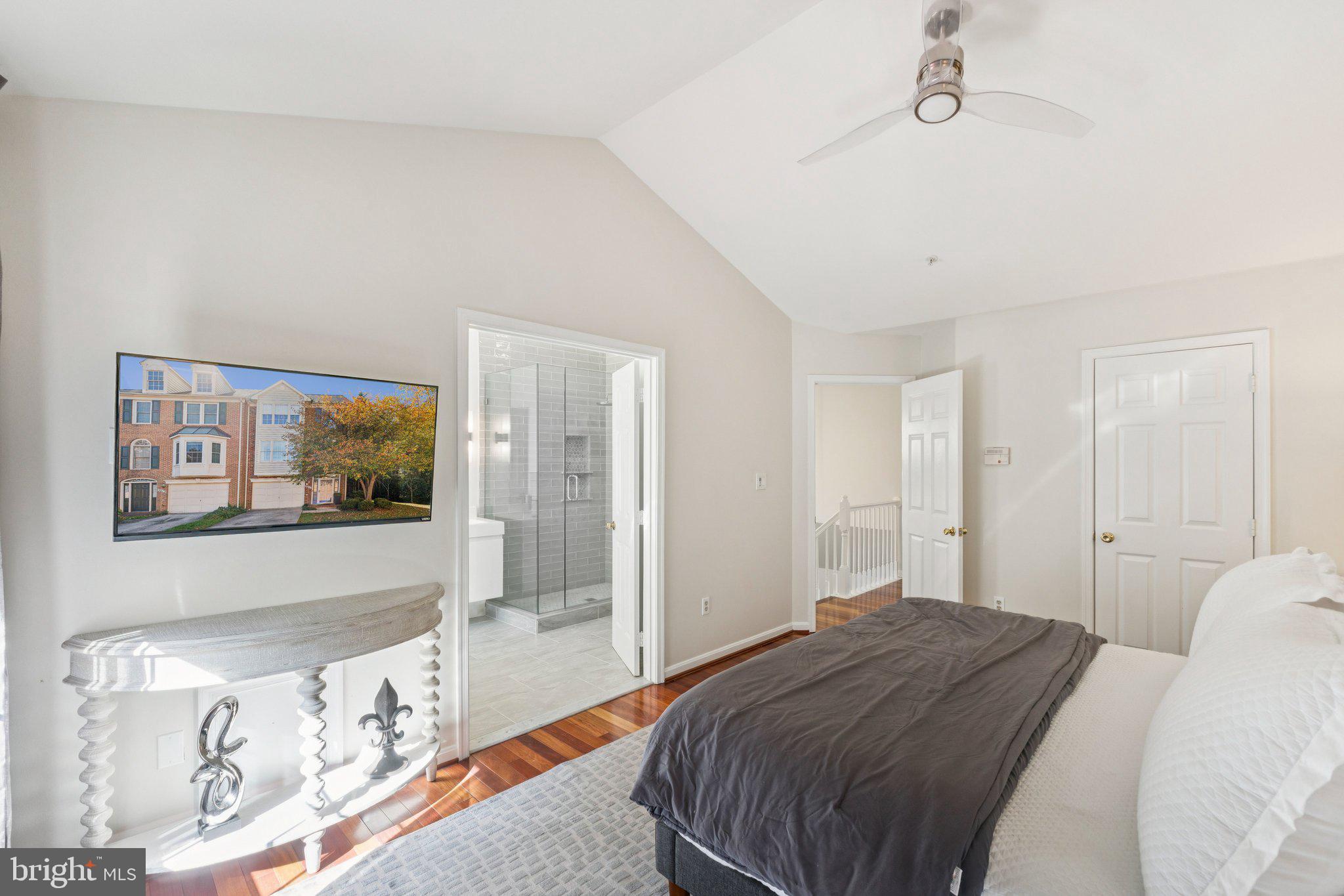 WHITLEY PARK CONDOMINIUM - Residential