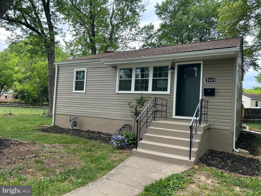 Beautiful home!  fully renovated top to bottom, new deck, conveniently located, parks nearby, metro two blocks away, 495 hwy, and much more..........!!!