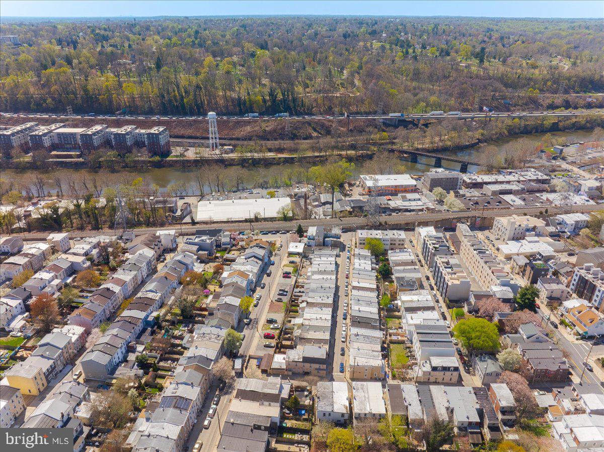 ROXBOROUGH - Residential