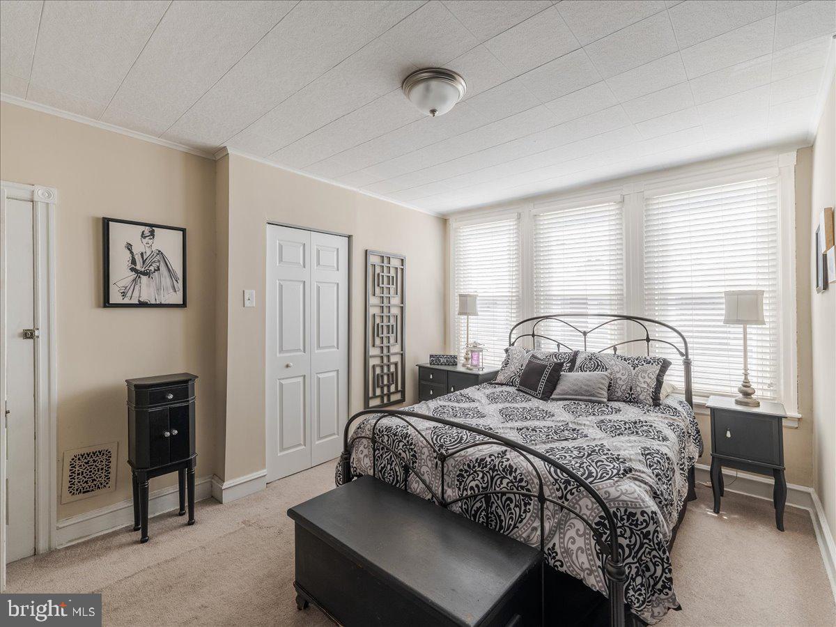 ROXBOROUGH - Residential