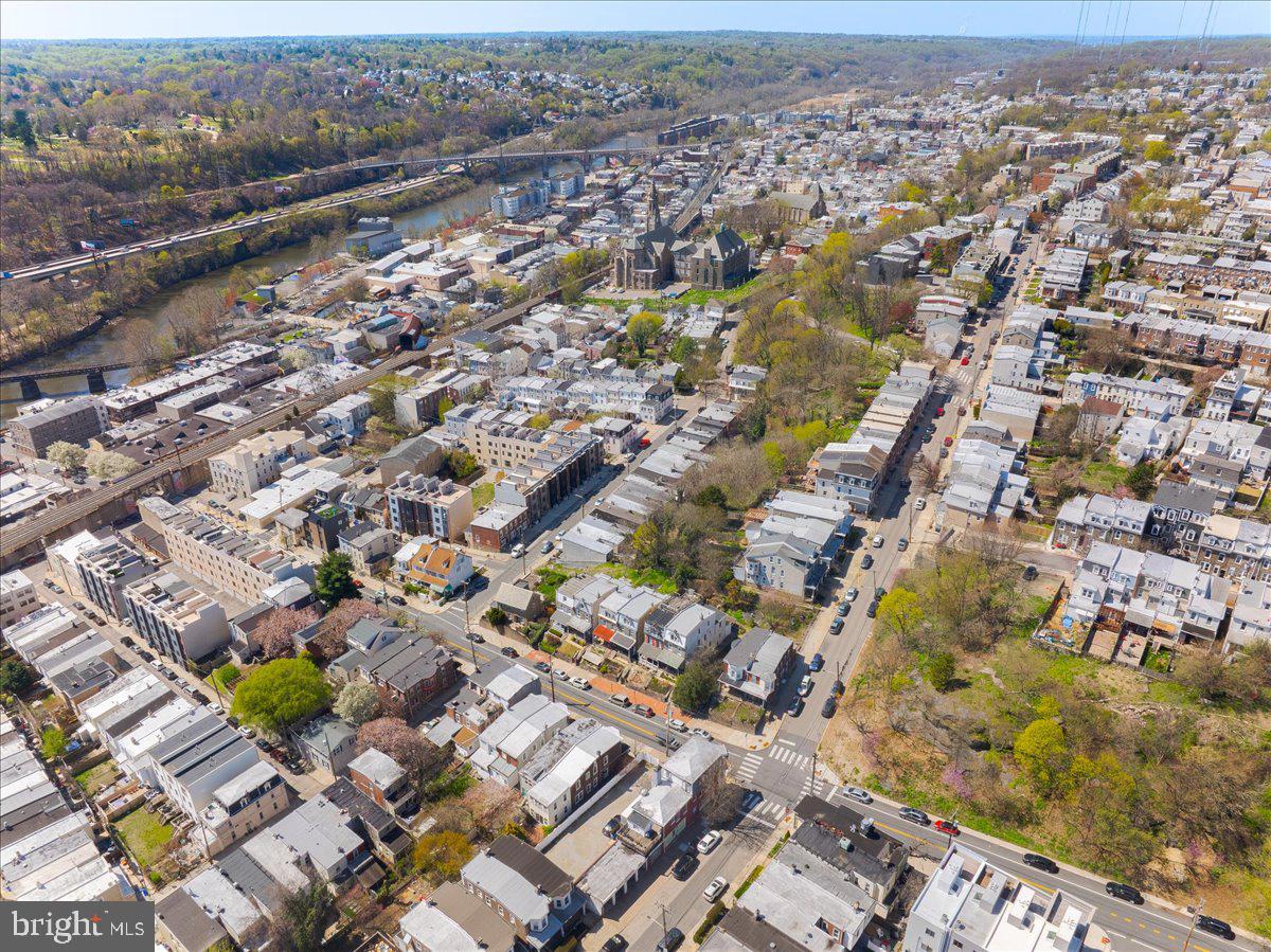 ROXBOROUGH - Residential