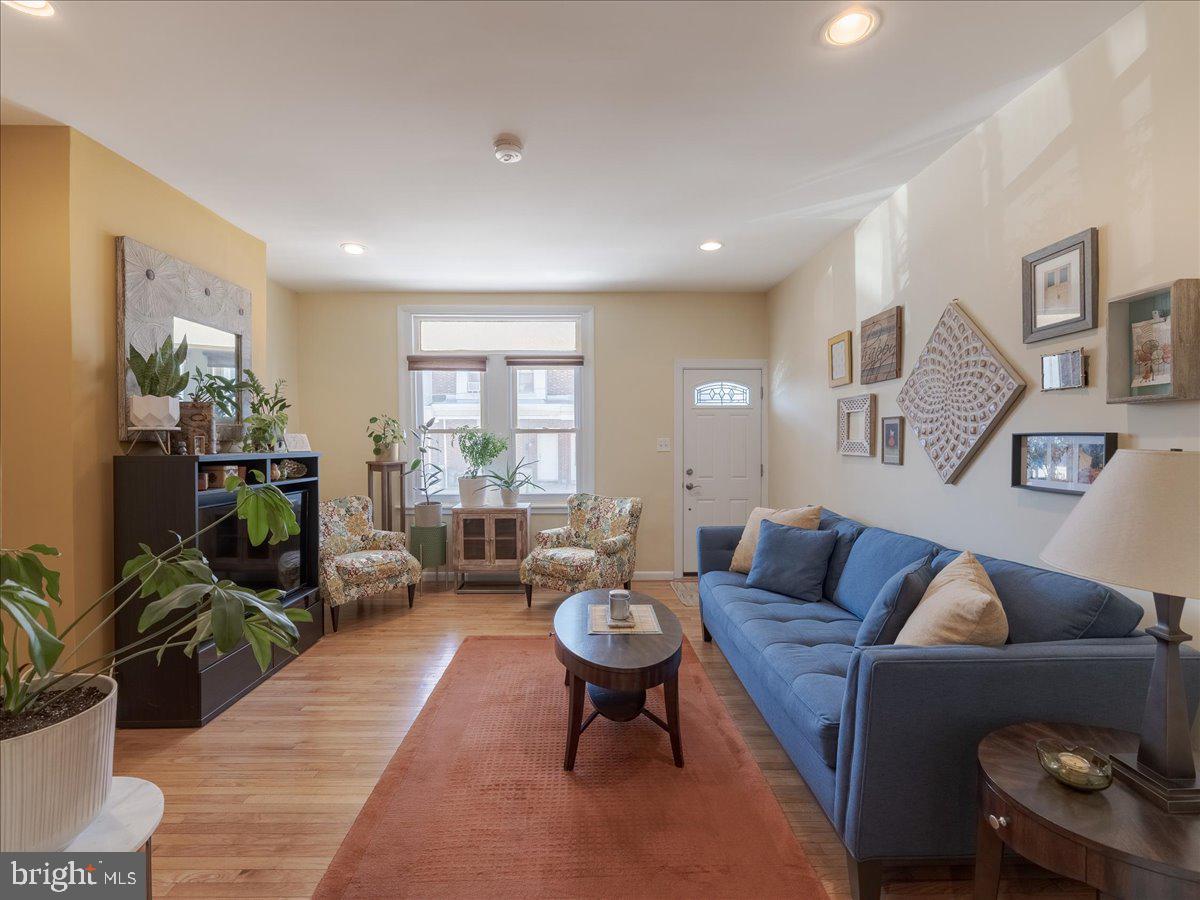 ROXBOROUGH - Residential