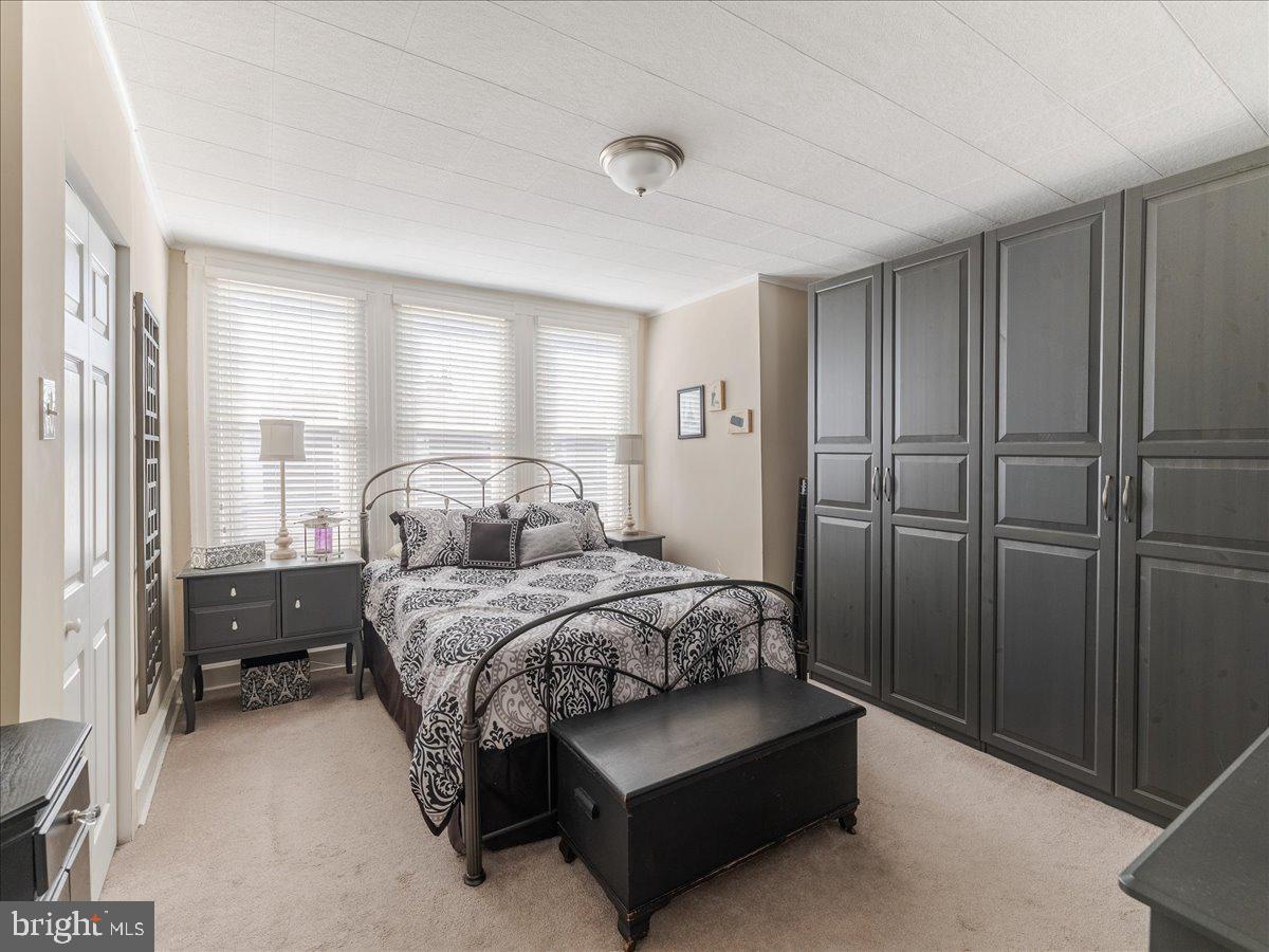 ROXBOROUGH - Residential