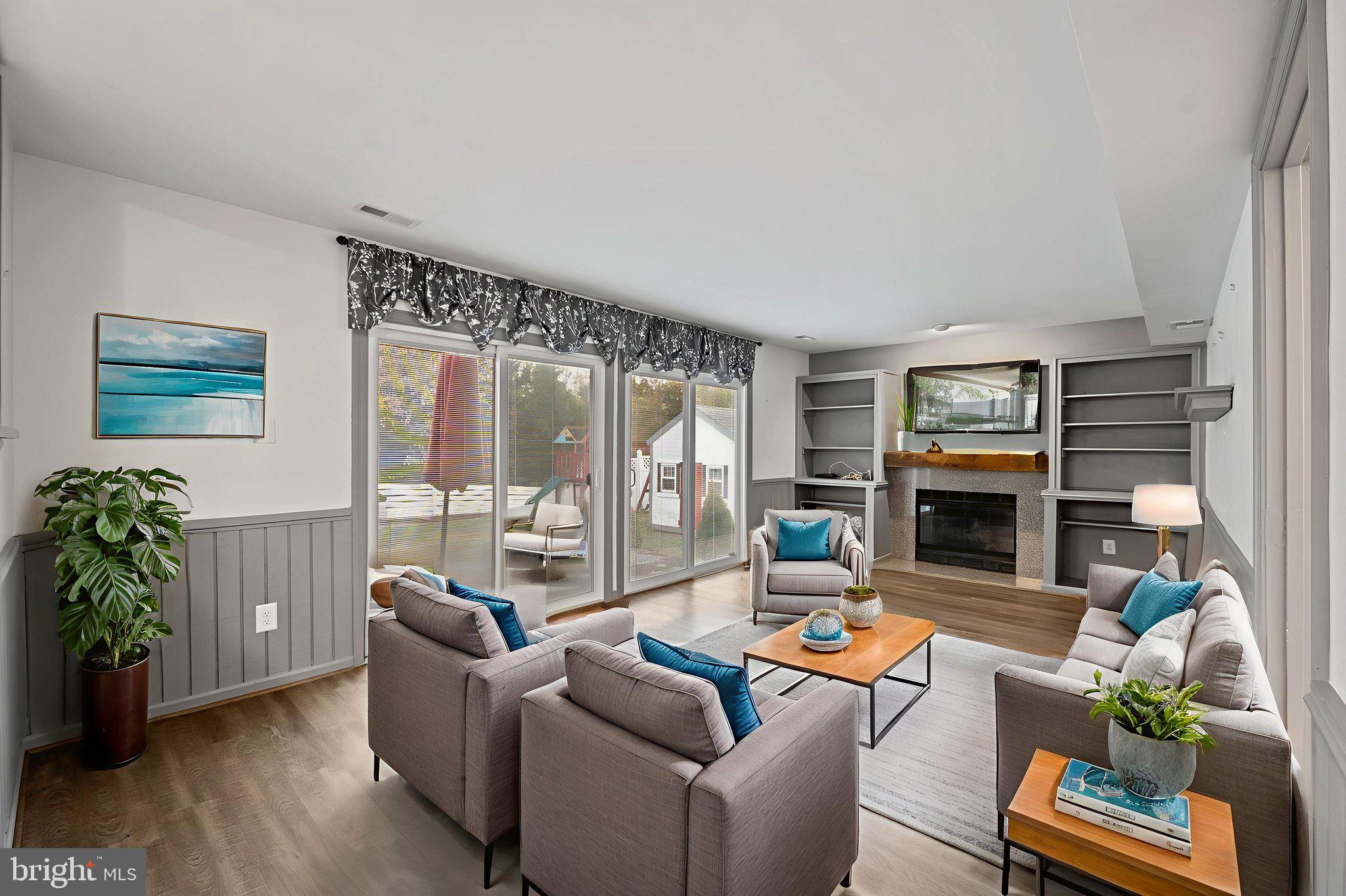 COUNTRY CLUB MANOR - Residential Lease