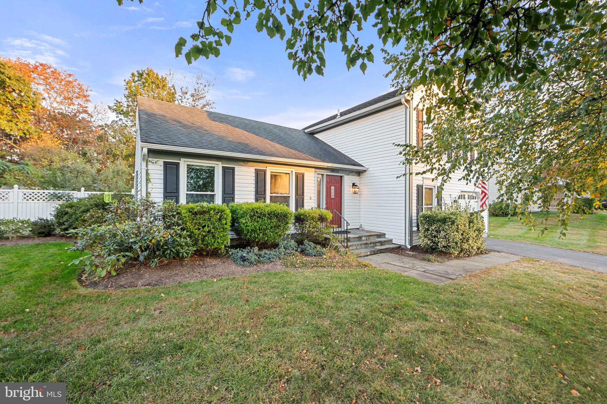 COUNTRY CLUB MANOR - Residential Lease