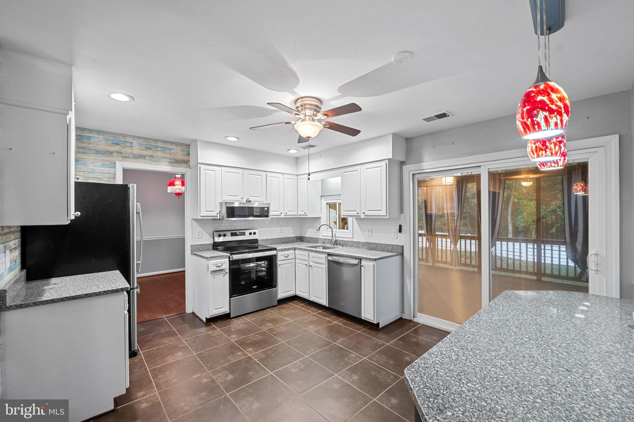 COUNTRY CLUB MANOR - Residential Lease