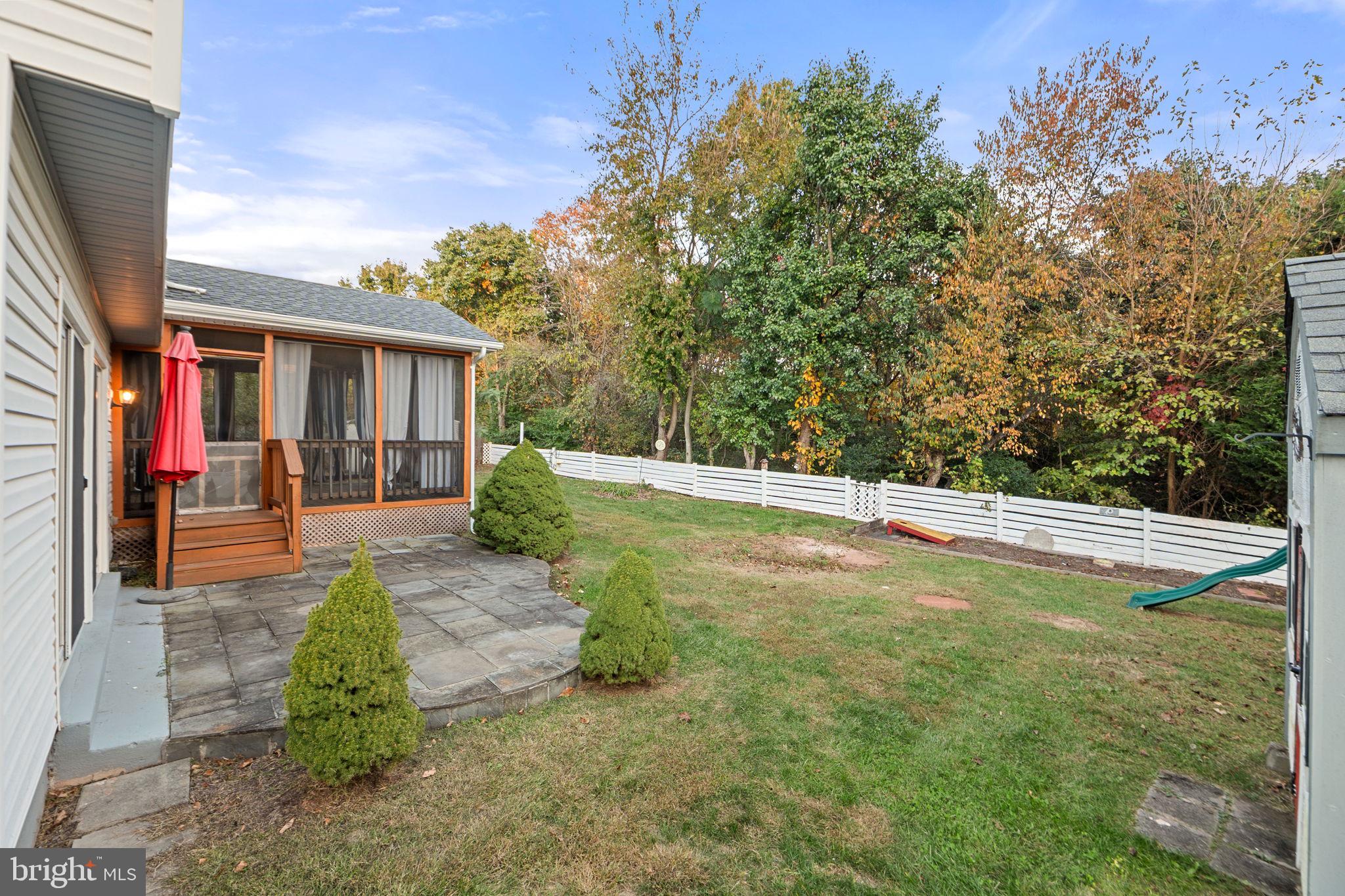 COUNTRY CLUB MANOR - Residential Lease