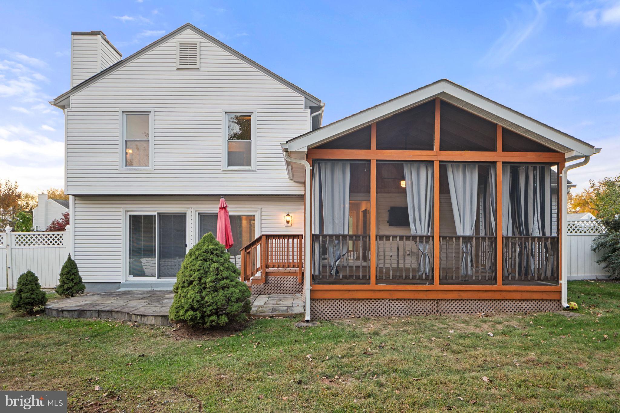 COUNTRY CLUB MANOR - Residential Lease