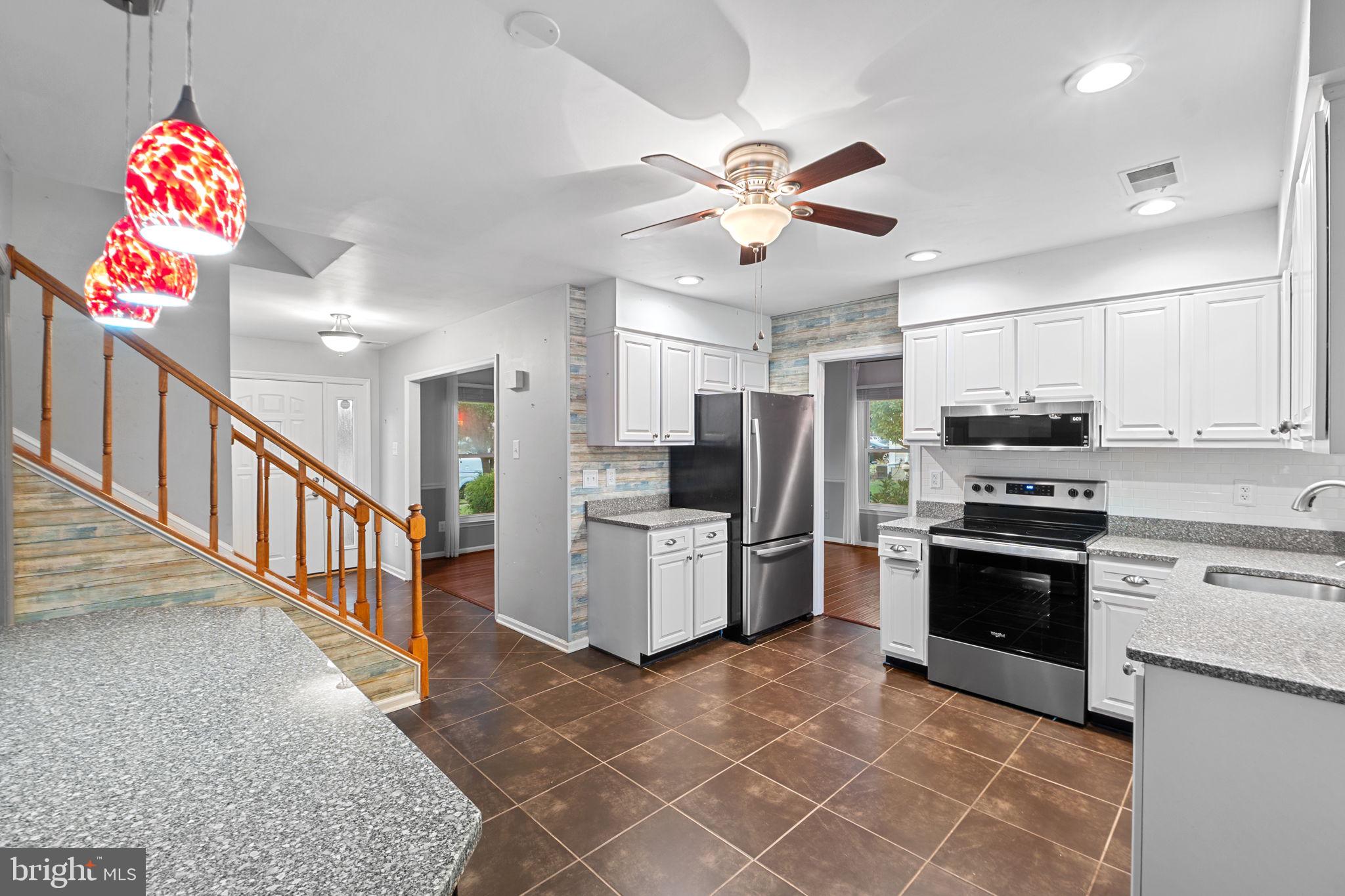 COUNTRY CLUB MANOR - Residential Lease