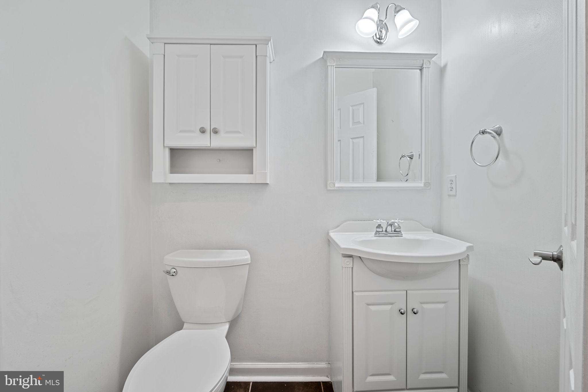 COUNTRY CLUB MANOR - Residential Lease