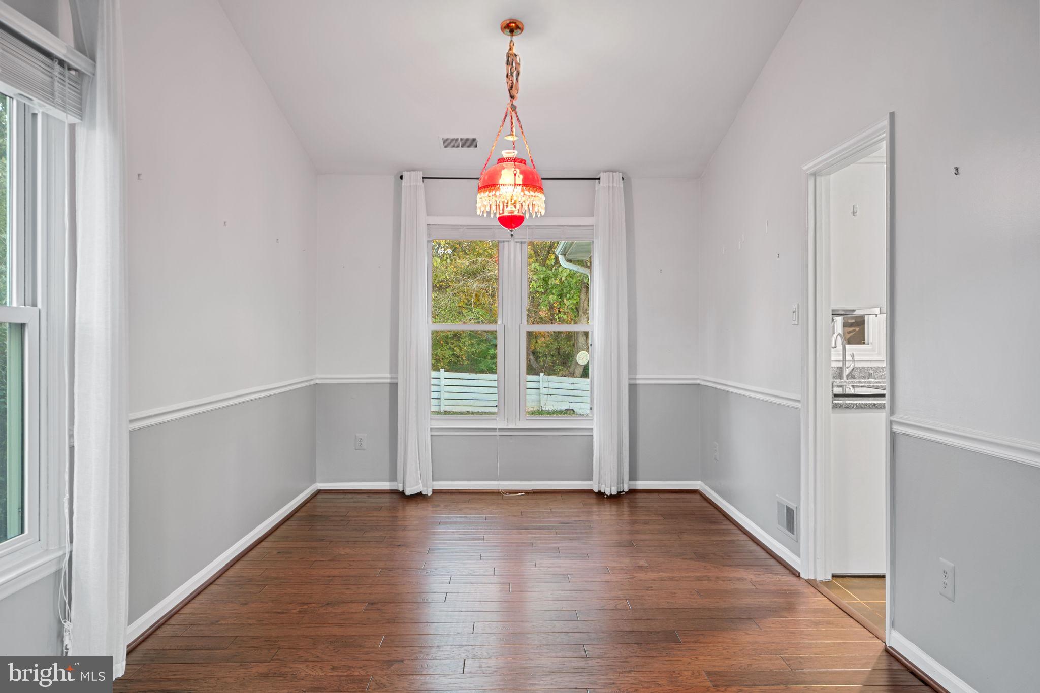 COUNTRY CLUB MANOR - Residential Lease