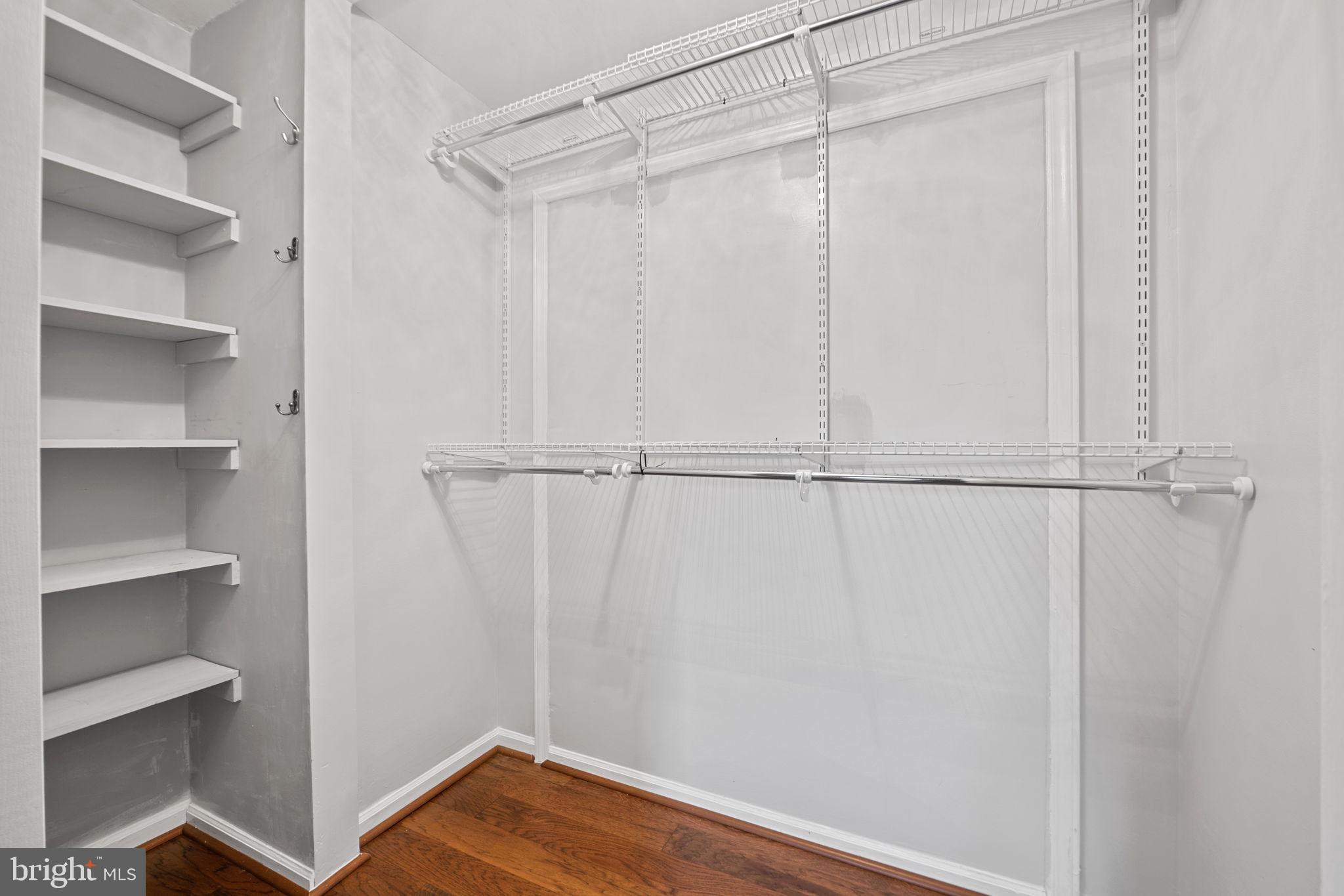 COUNTRY CLUB MANOR - Residential Lease