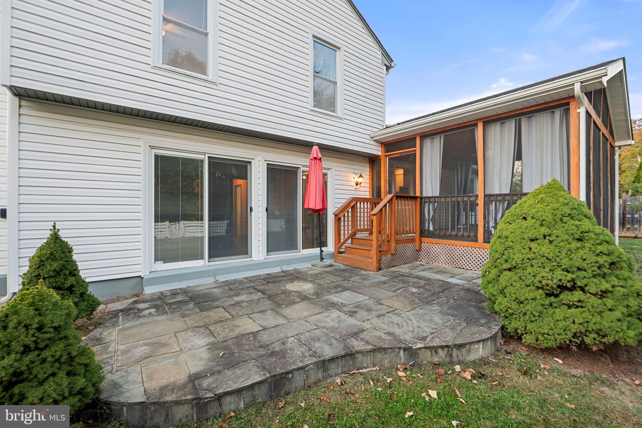 COUNTRY CLUB MANOR - Residential Lease