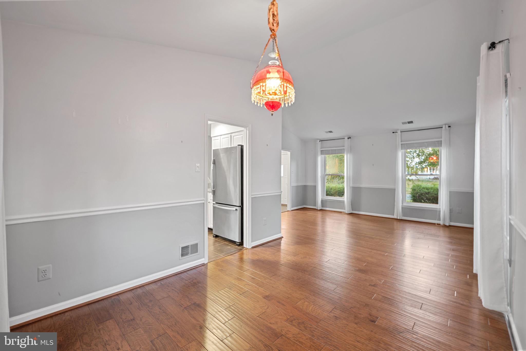 COUNTRY CLUB MANOR - Residential Lease