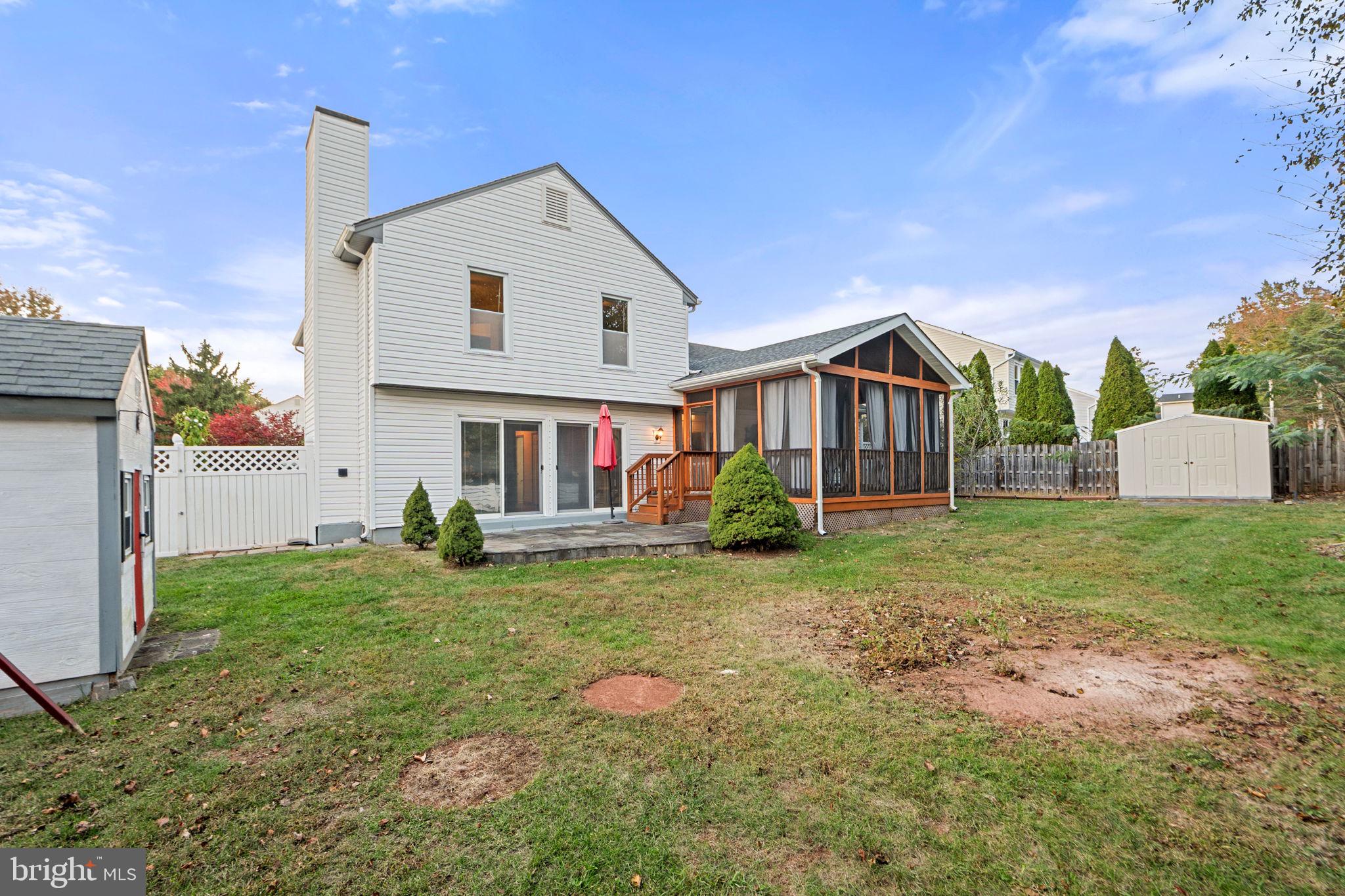 COUNTRY CLUB MANOR - Residential Lease