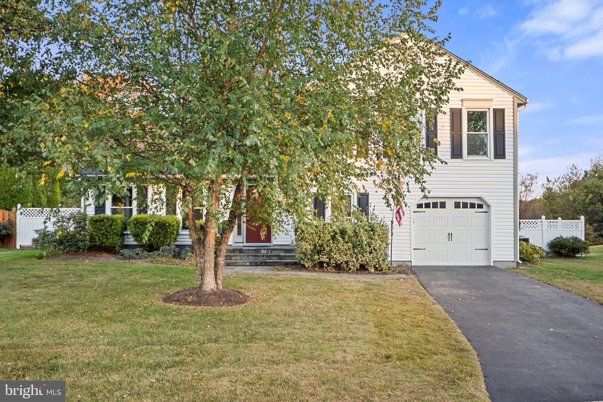 COUNTRY CLUB MANOR - Residential Lease