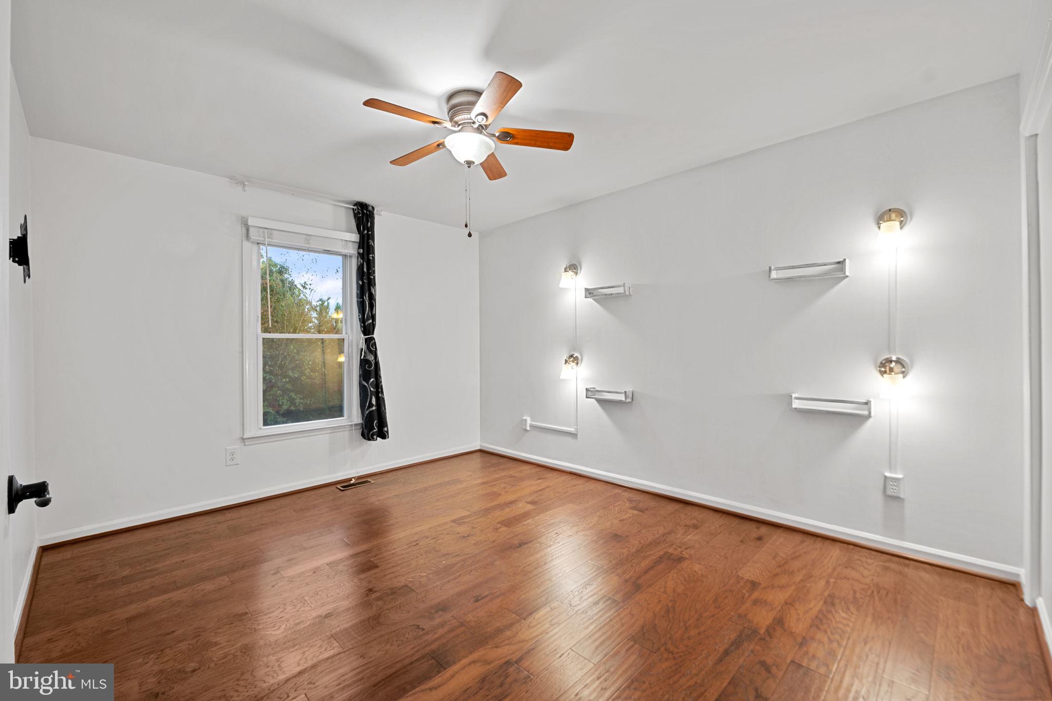 COUNTRY CLUB MANOR - Residential Lease