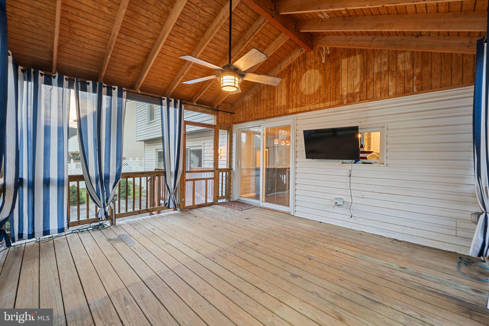 COUNTRY CLUB MANOR - Residential Lease